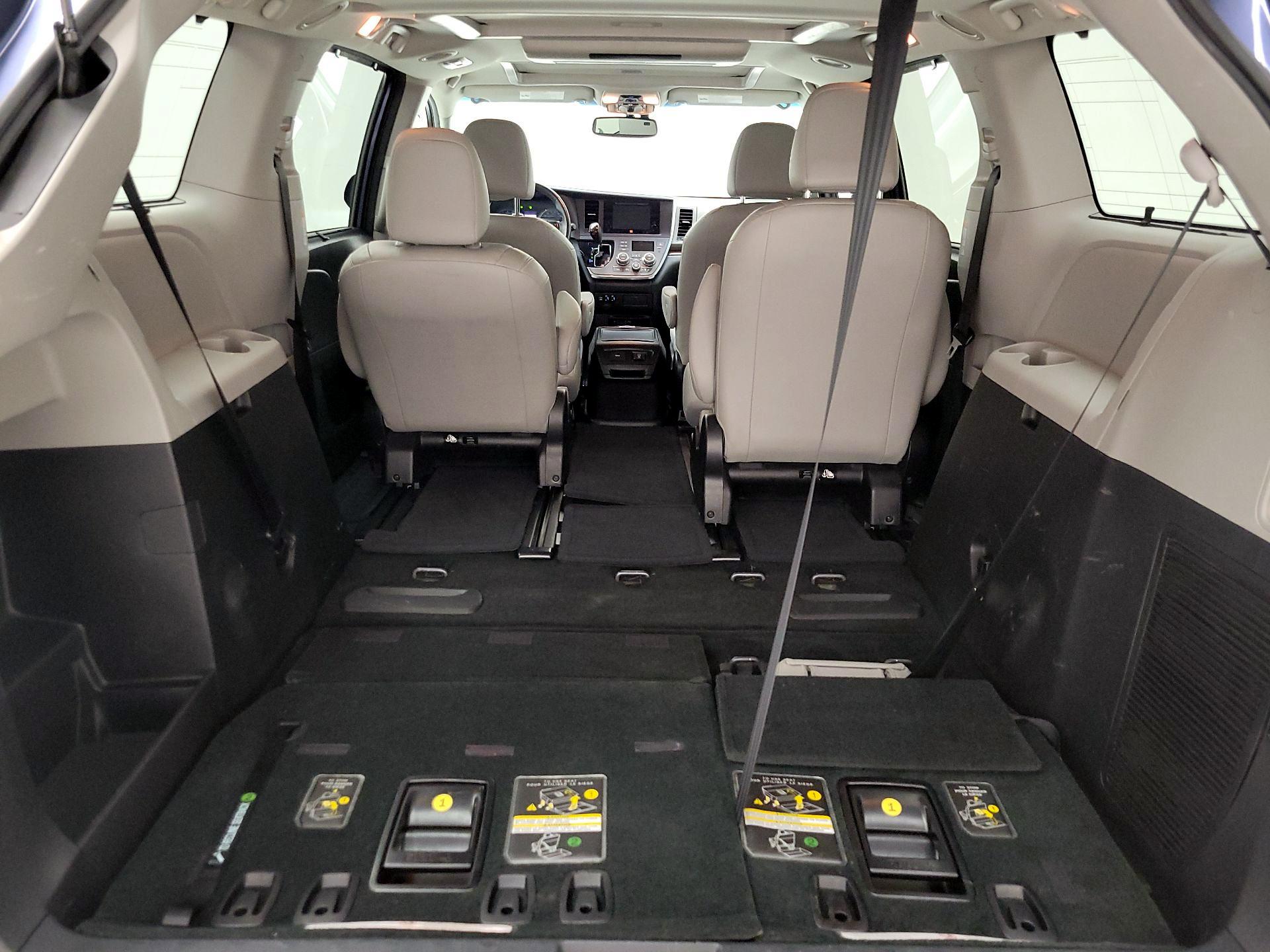 Thumbnail: 2017 Toyota Sienna - 20