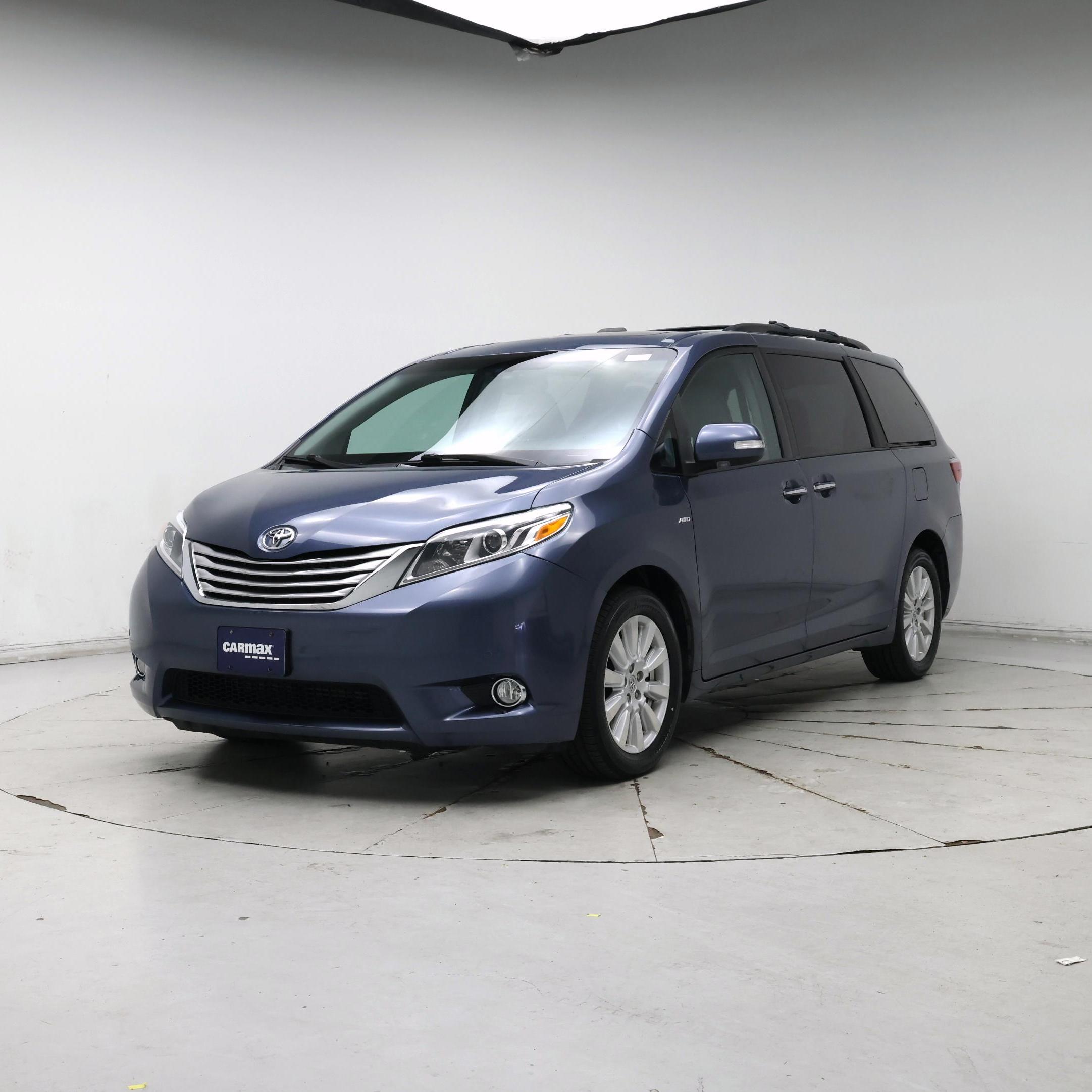 Thumbnail: 2017 Toyota Sienna - 4
