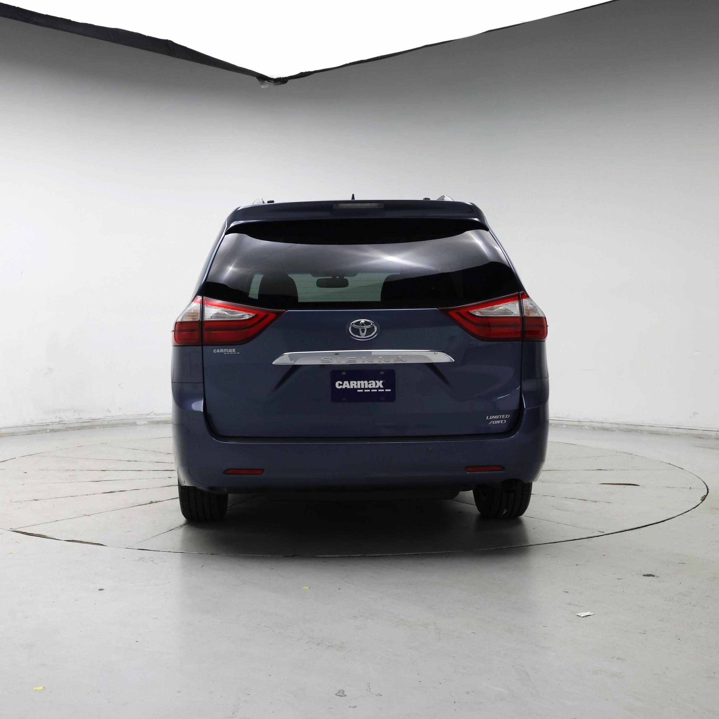 Thumbnail: 2017 Toyota Sienna - 6