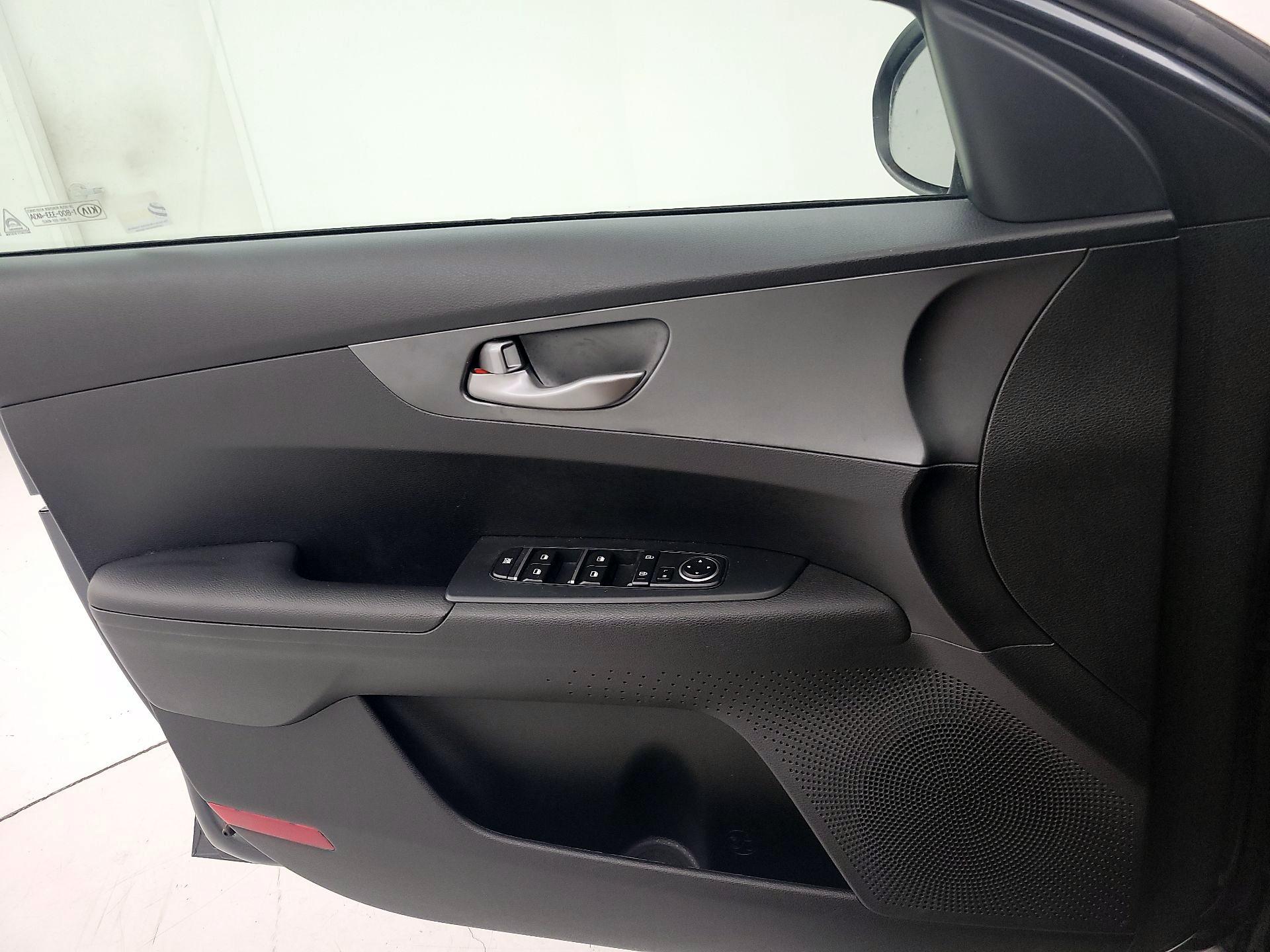 Thumbnail: 2020 Kia Forte - 12