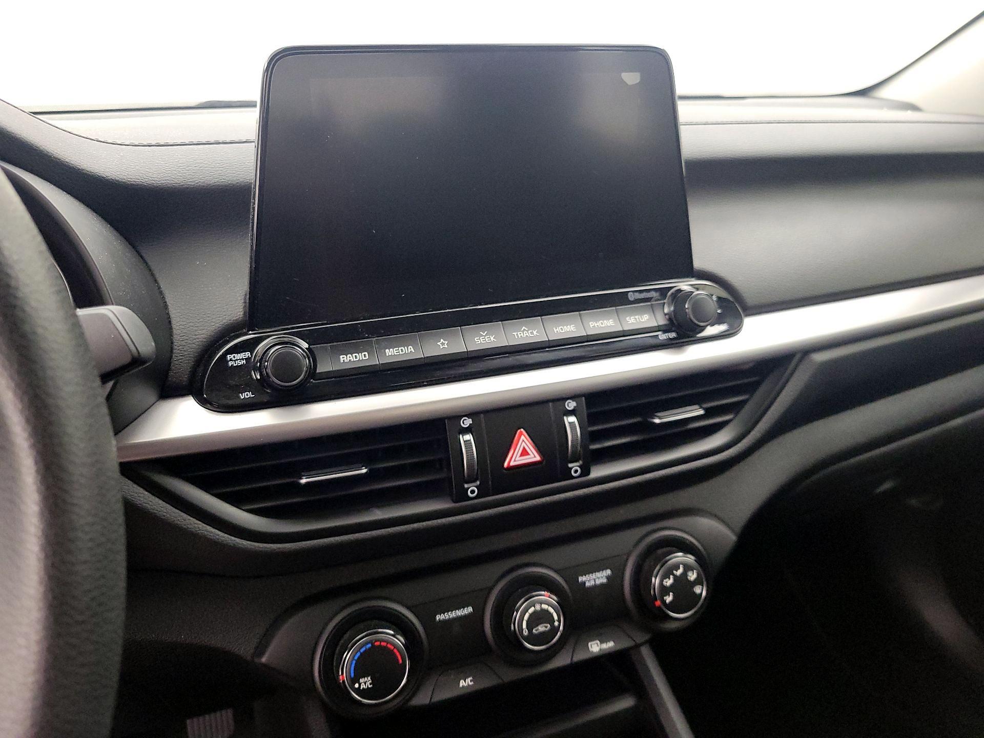 Thumbnail: 2020 Kia Forte - 15