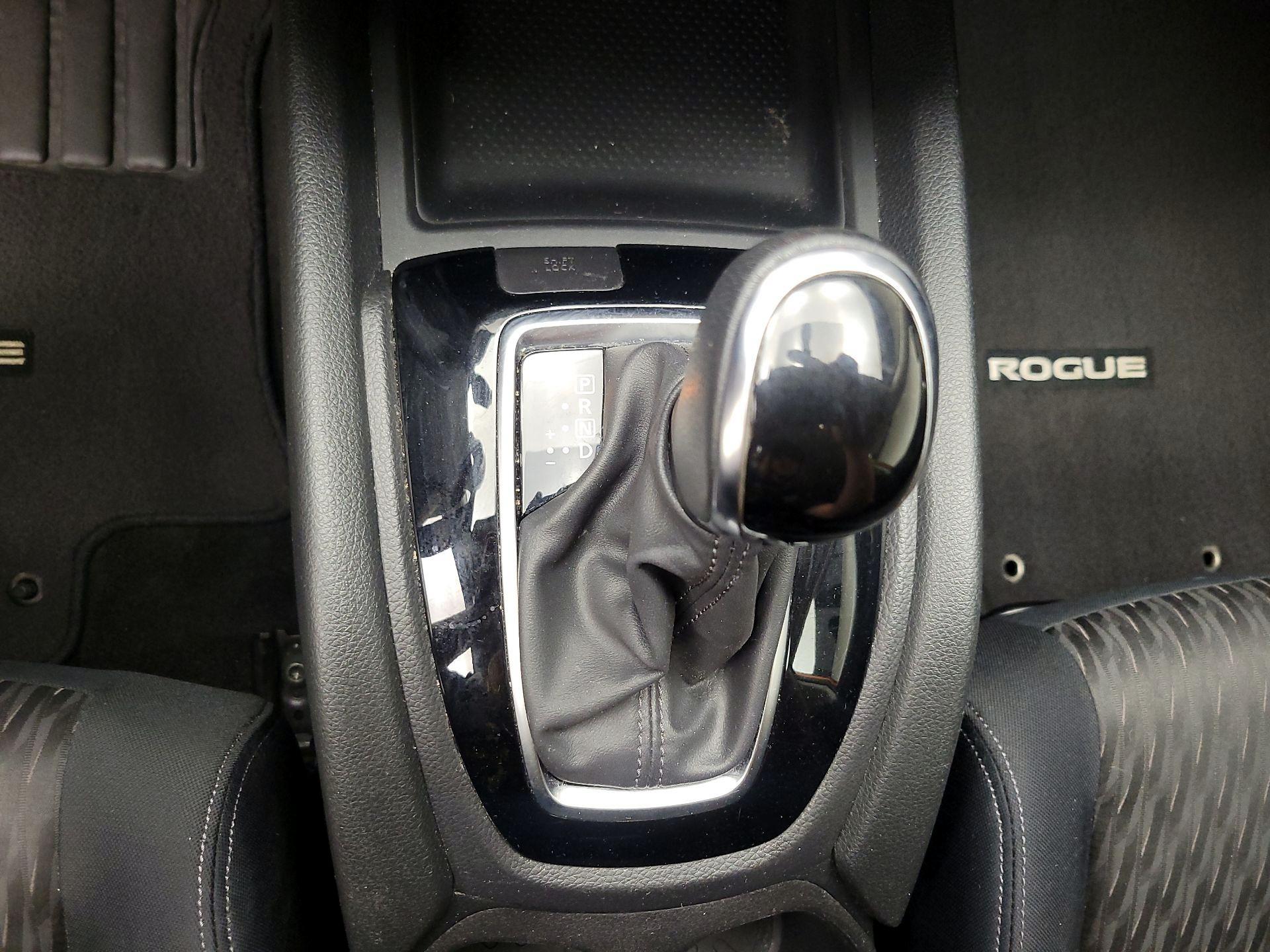 Thumbnail: 2018 Nissan Rogue - 17