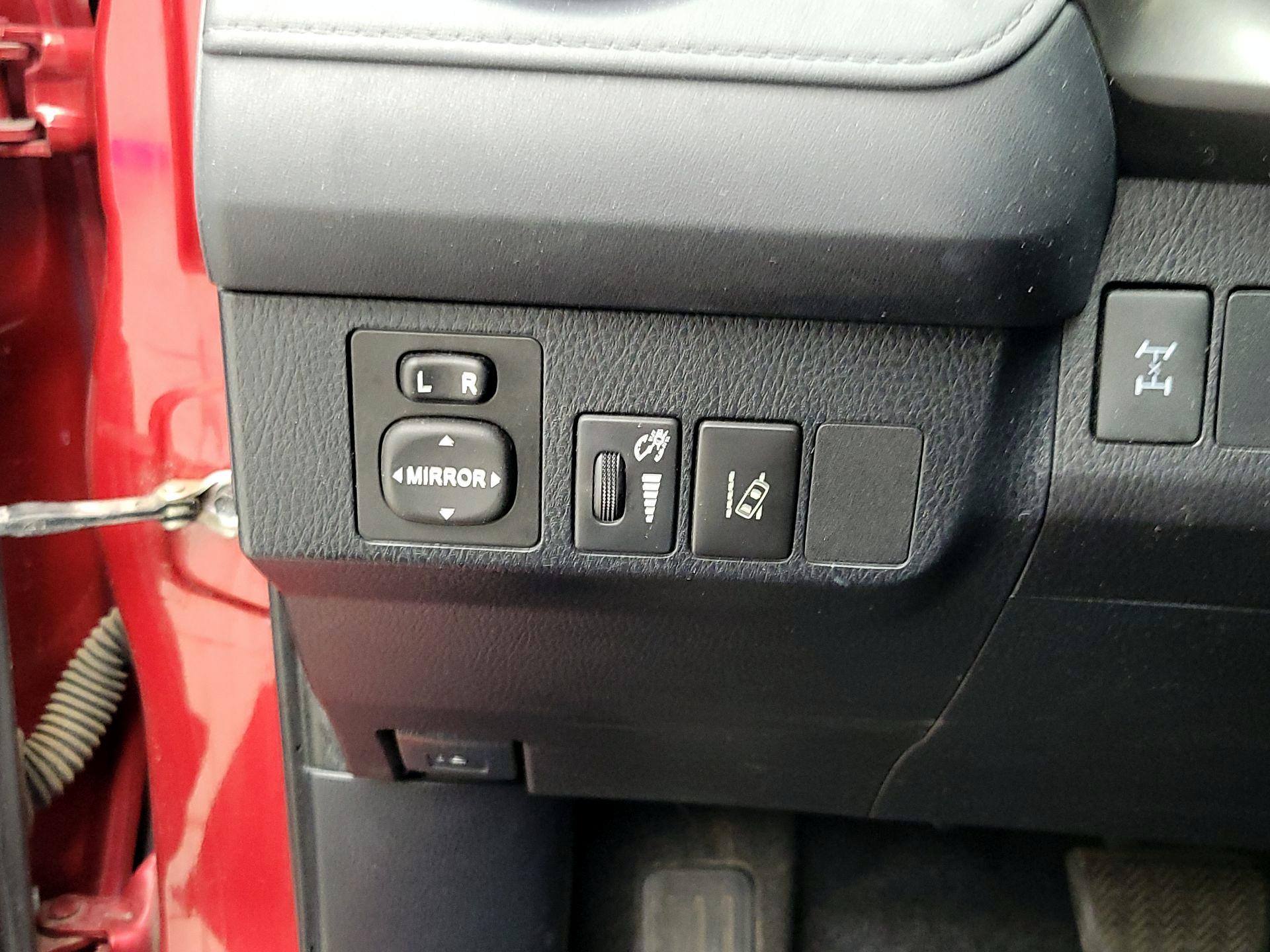 Thumbnail: 2017 Toyota RAV4 - 13