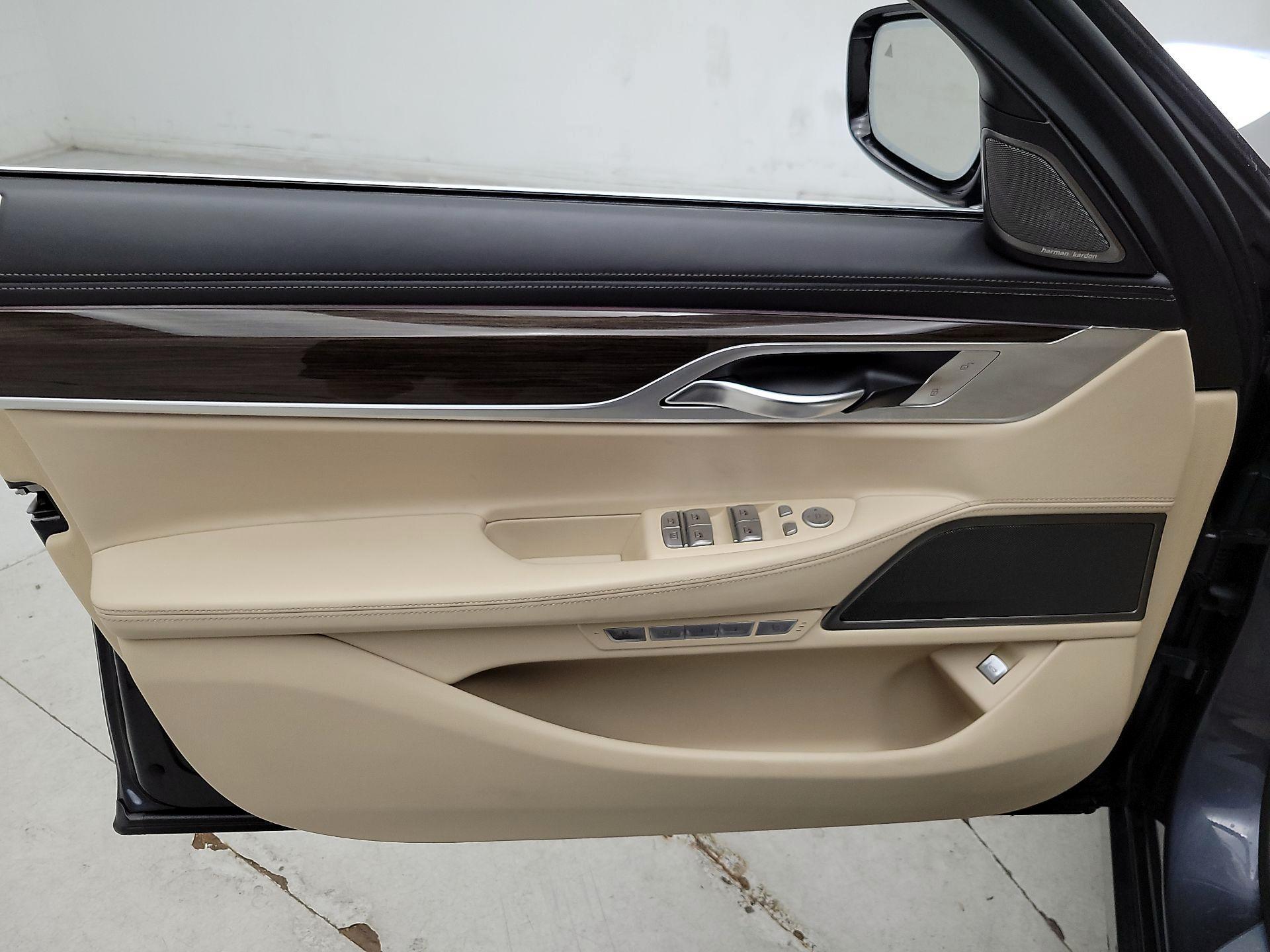 Thumbnail: 2016 BMW 7 Series - 12