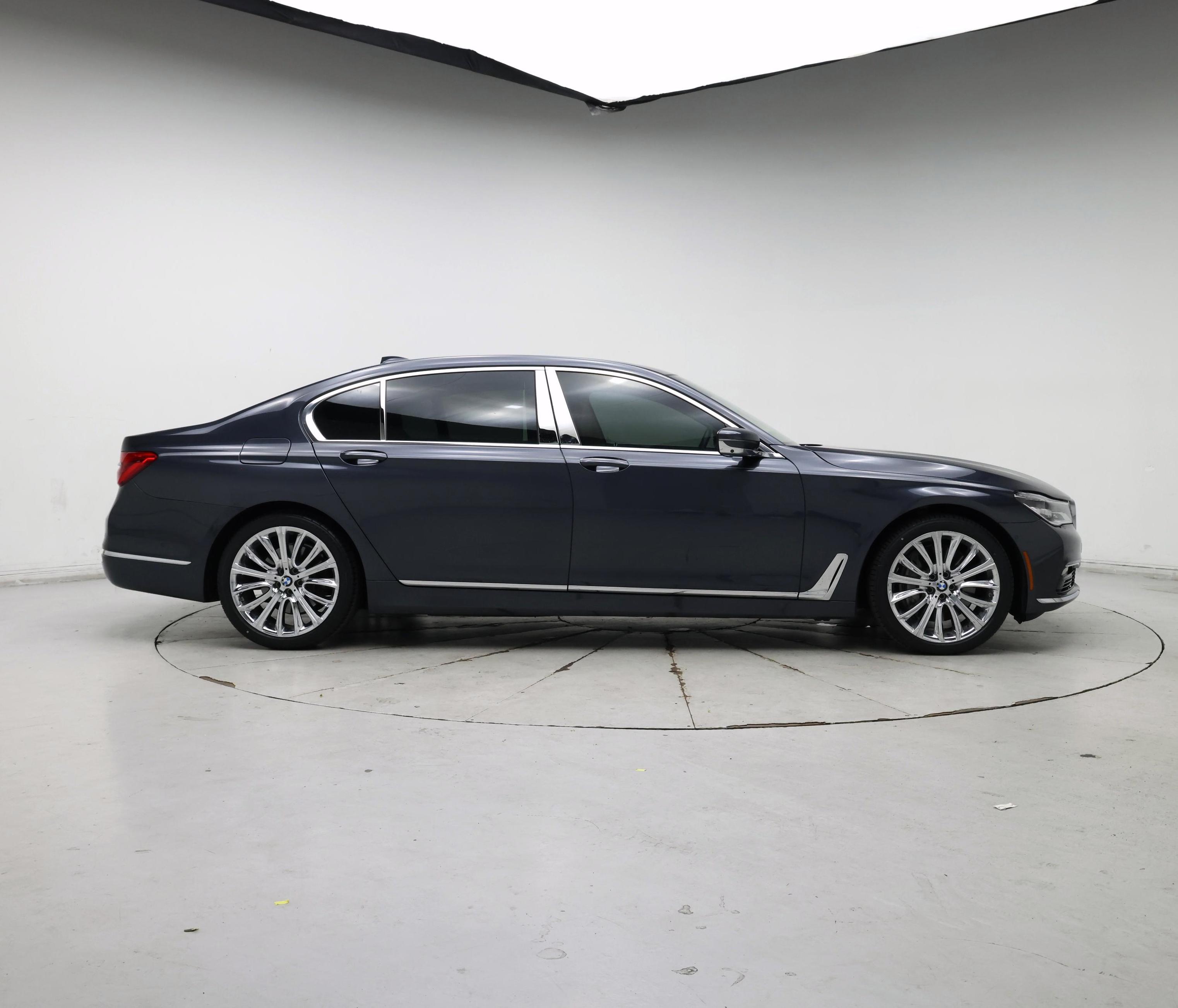 Thumbnail: 2016 BMW 7 Series - 7