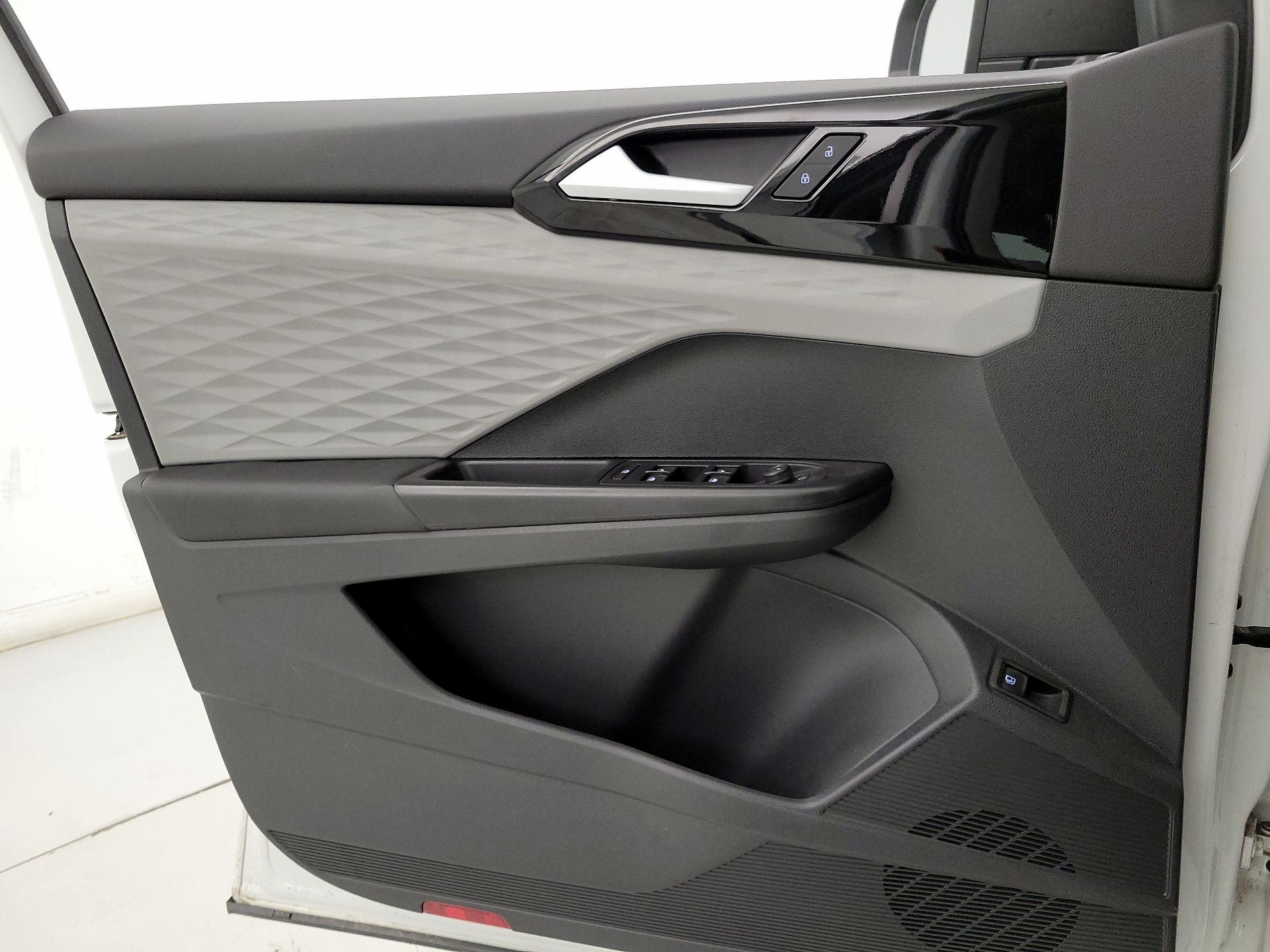 Thumbnail: 2023 Volkswagen Taos - 12