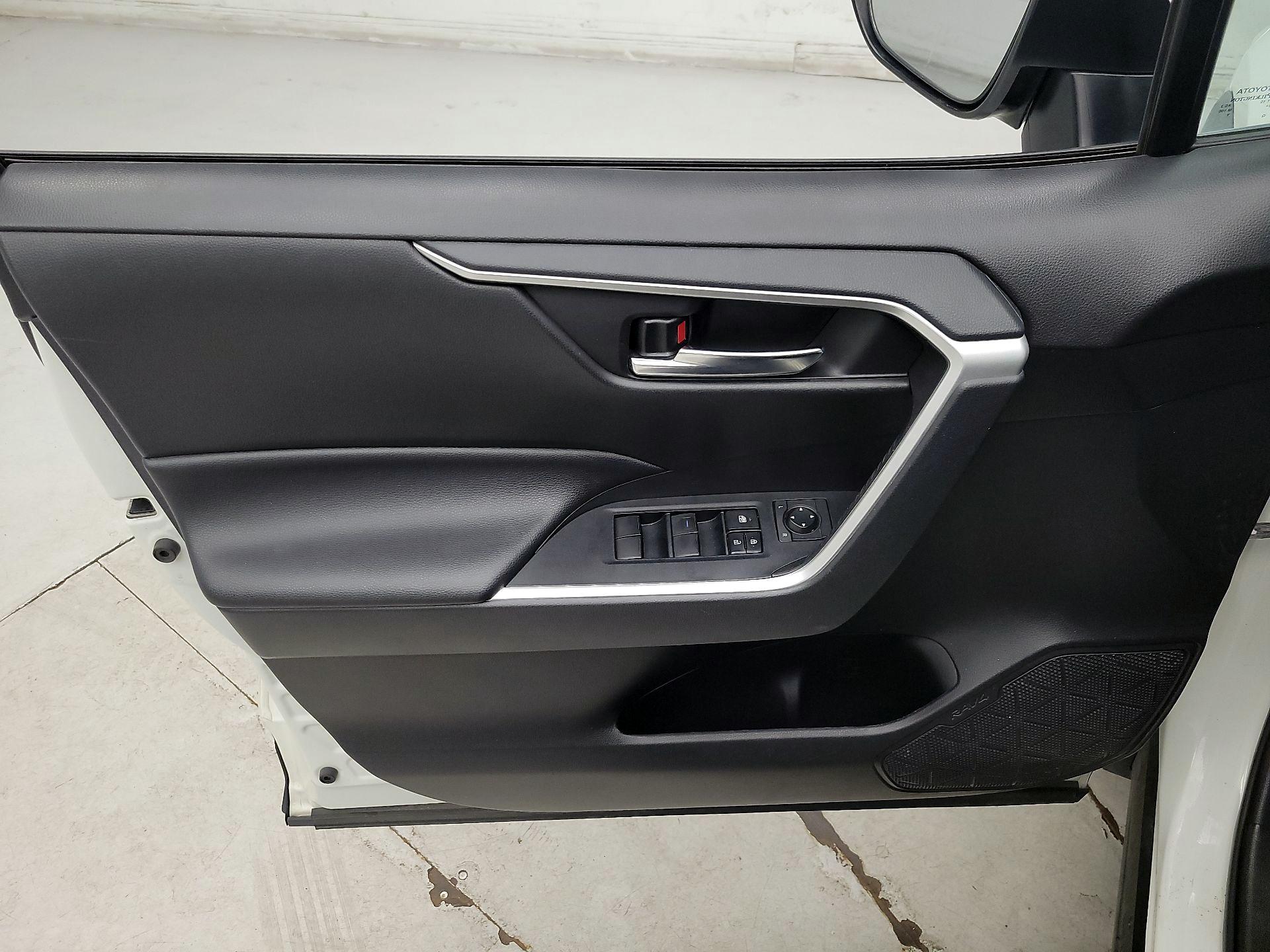 Thumbnail: 2021 Toyota RAV4 - 12