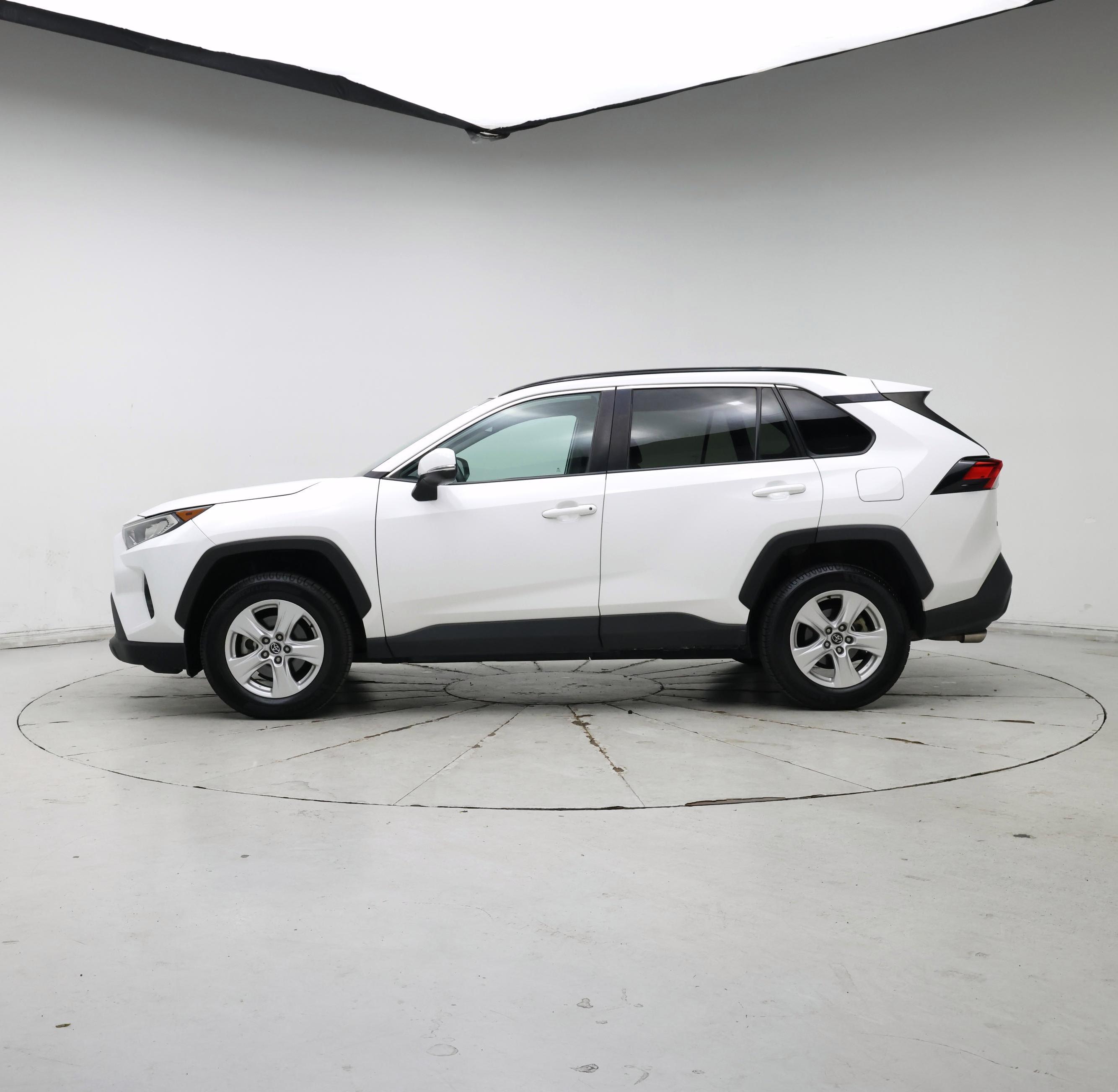 Thumbnail: 2021 Toyota RAV4 - 3
