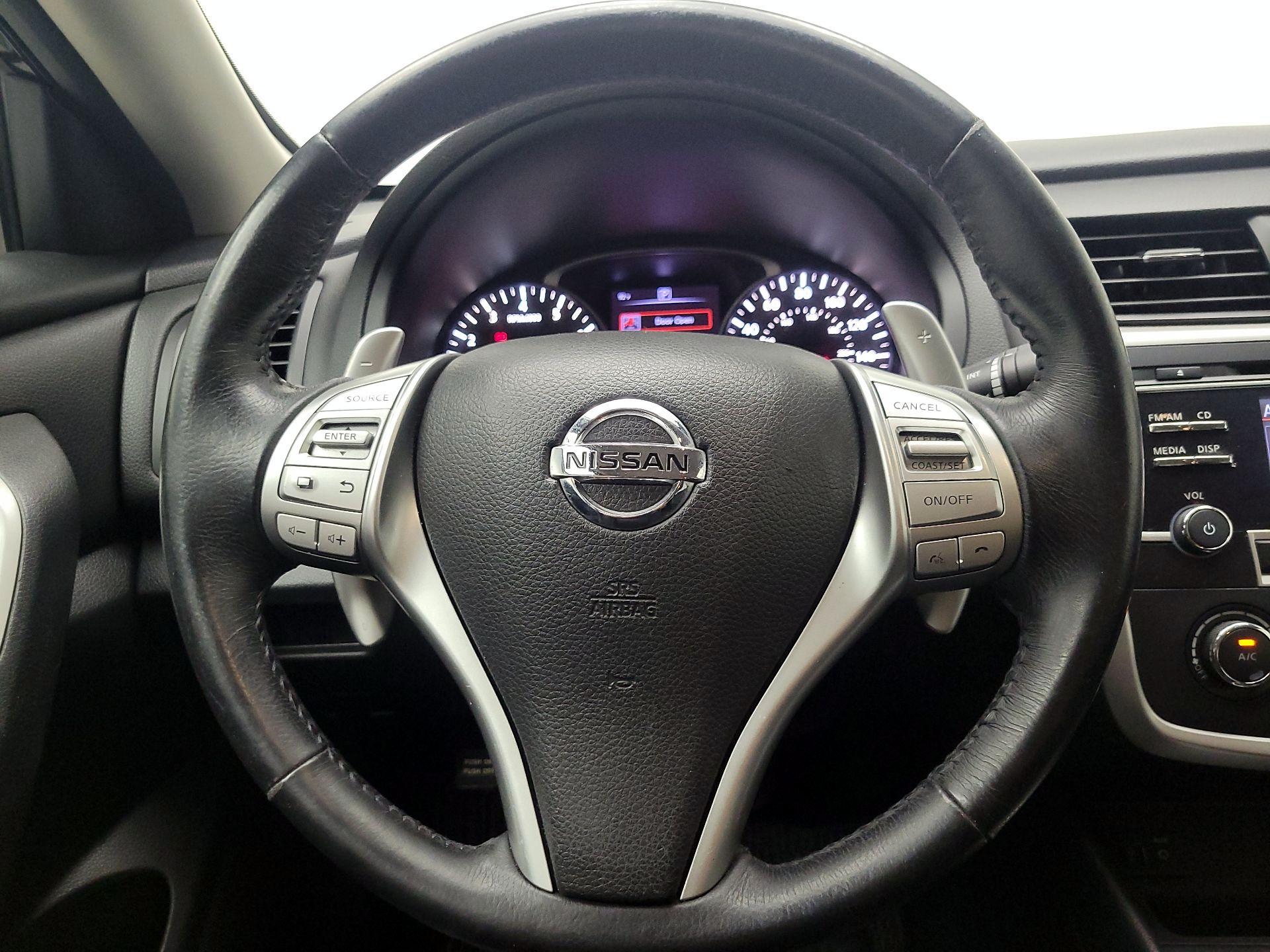 Thumbnail: 2016 Nissan Altima - 10