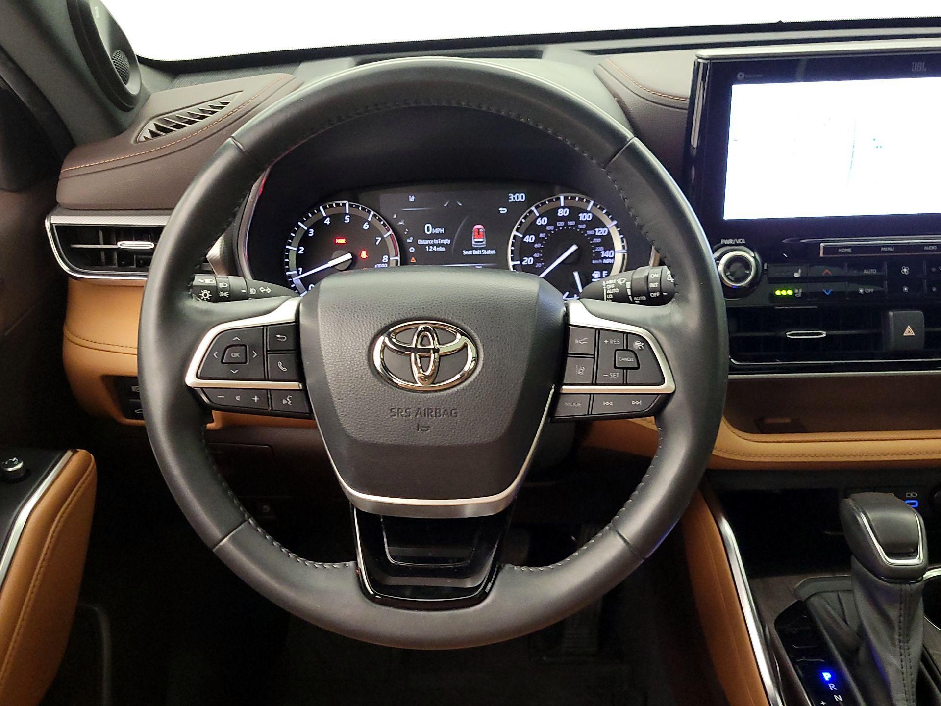Thumbnail: 2022 Toyota Highlander - 10