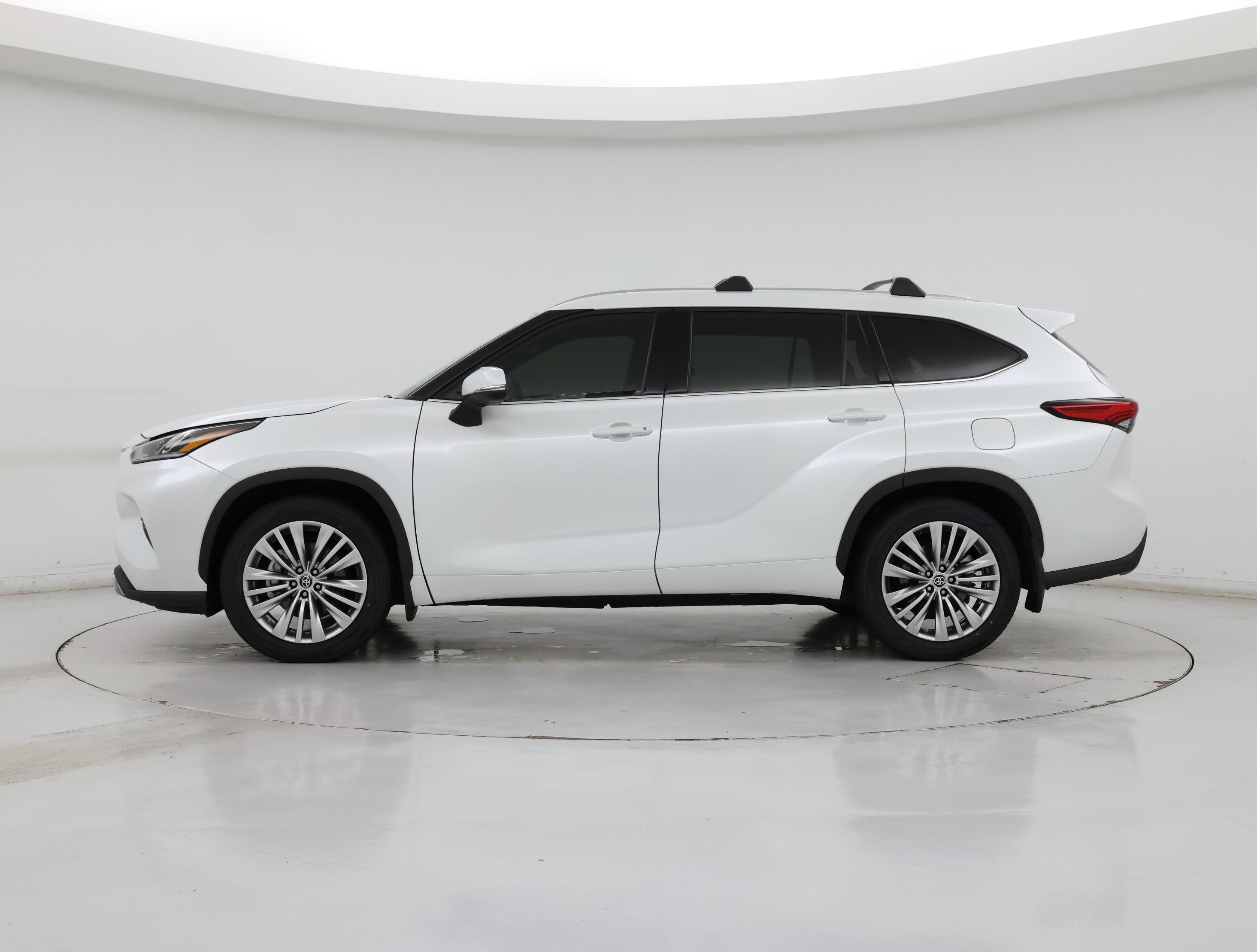 Thumbnail: 2022 Toyota Highlander - 3