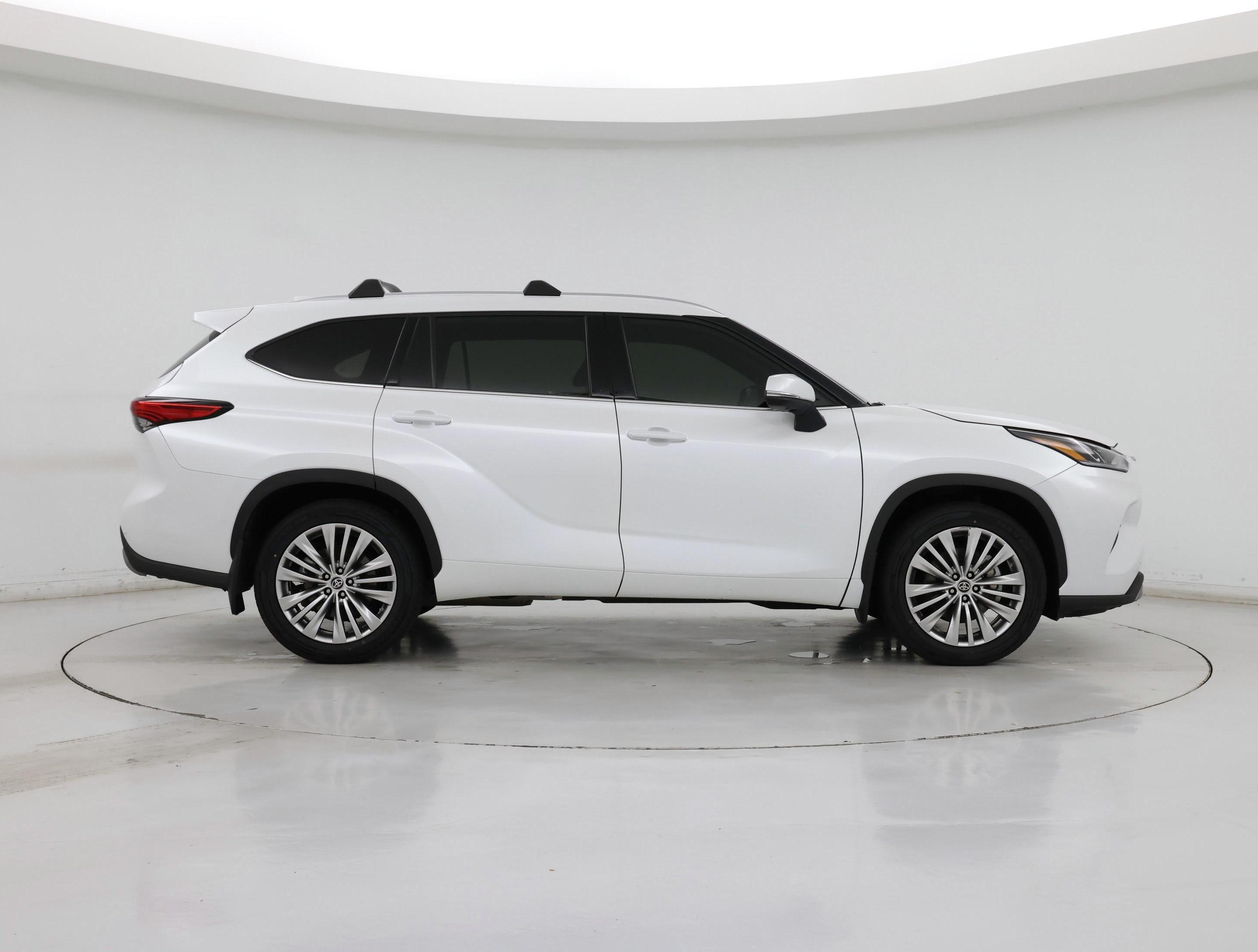 Thumbnail: 2022 Toyota Highlander - 7