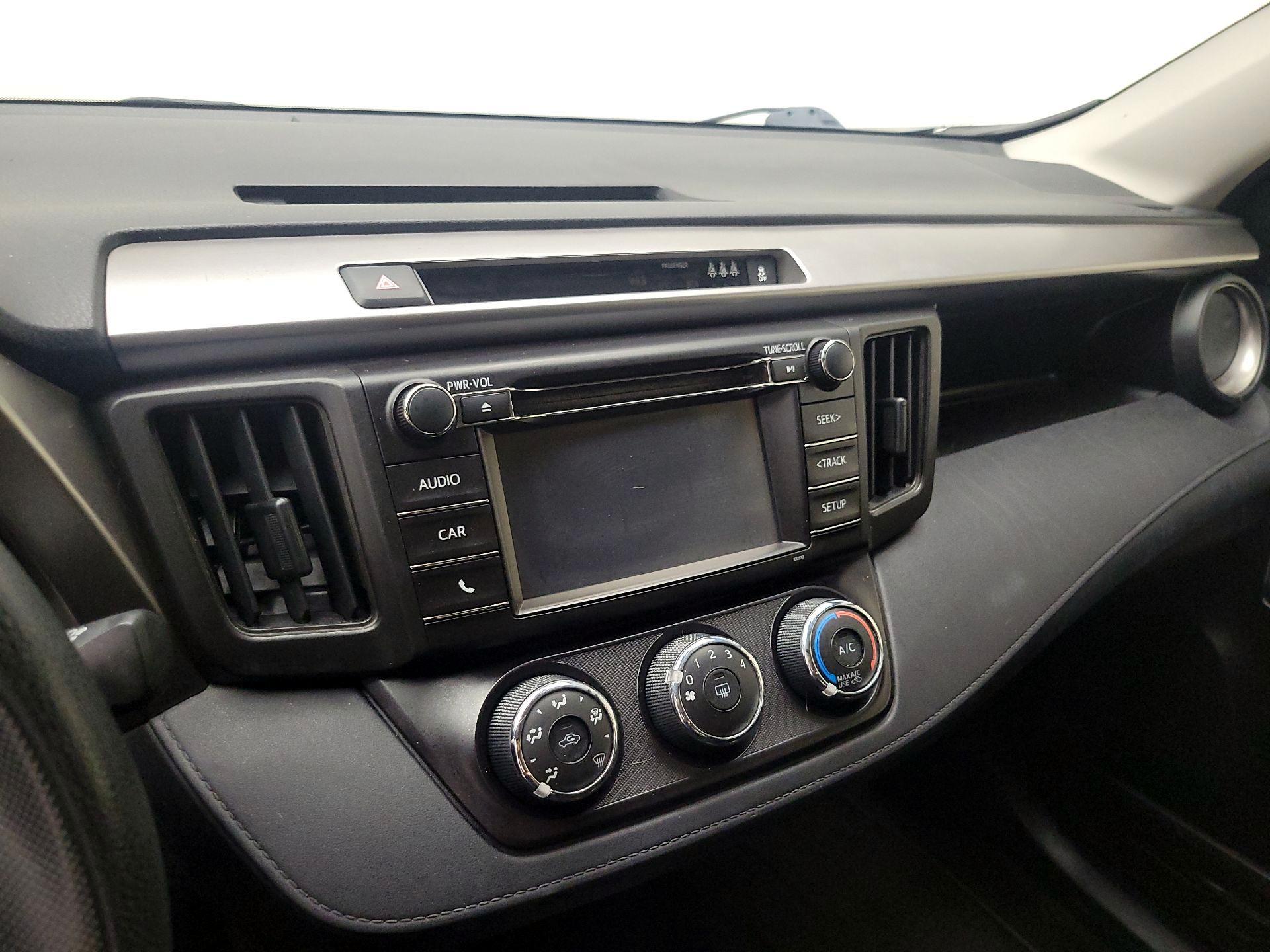 Thumbnail: 2018 Toyota RAV4 - 15