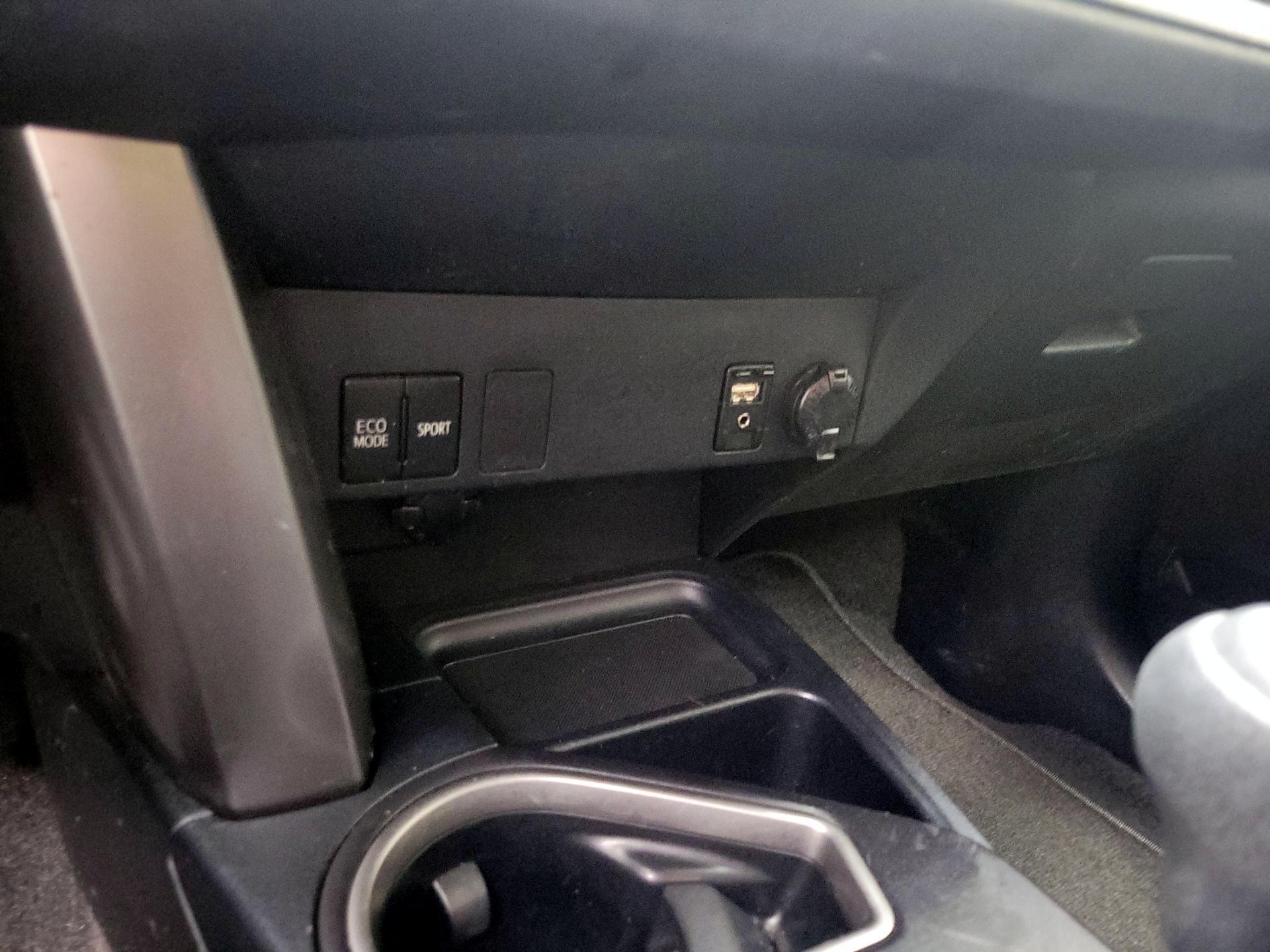 Thumbnail: 2018 Toyota RAV4 - 18