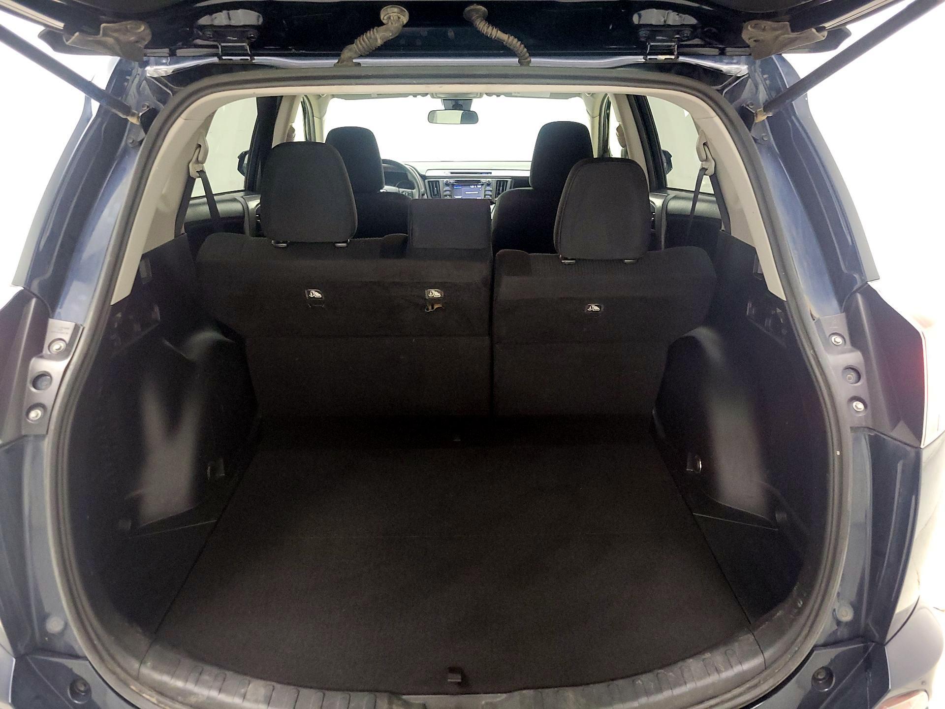 Thumbnail: 2018 Toyota RAV4 - 20