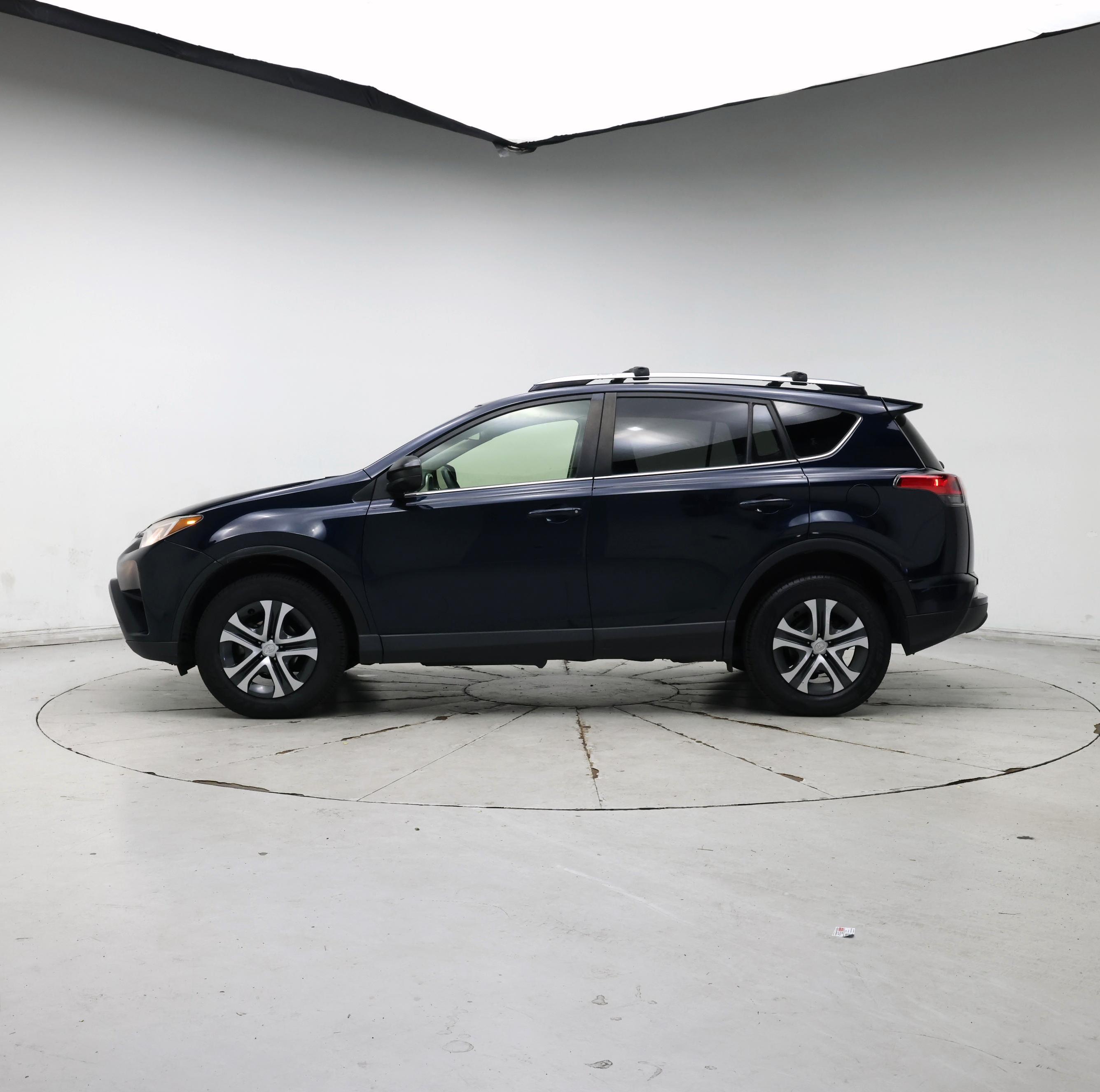 Thumbnail: 2018 Toyota RAV4 - 3