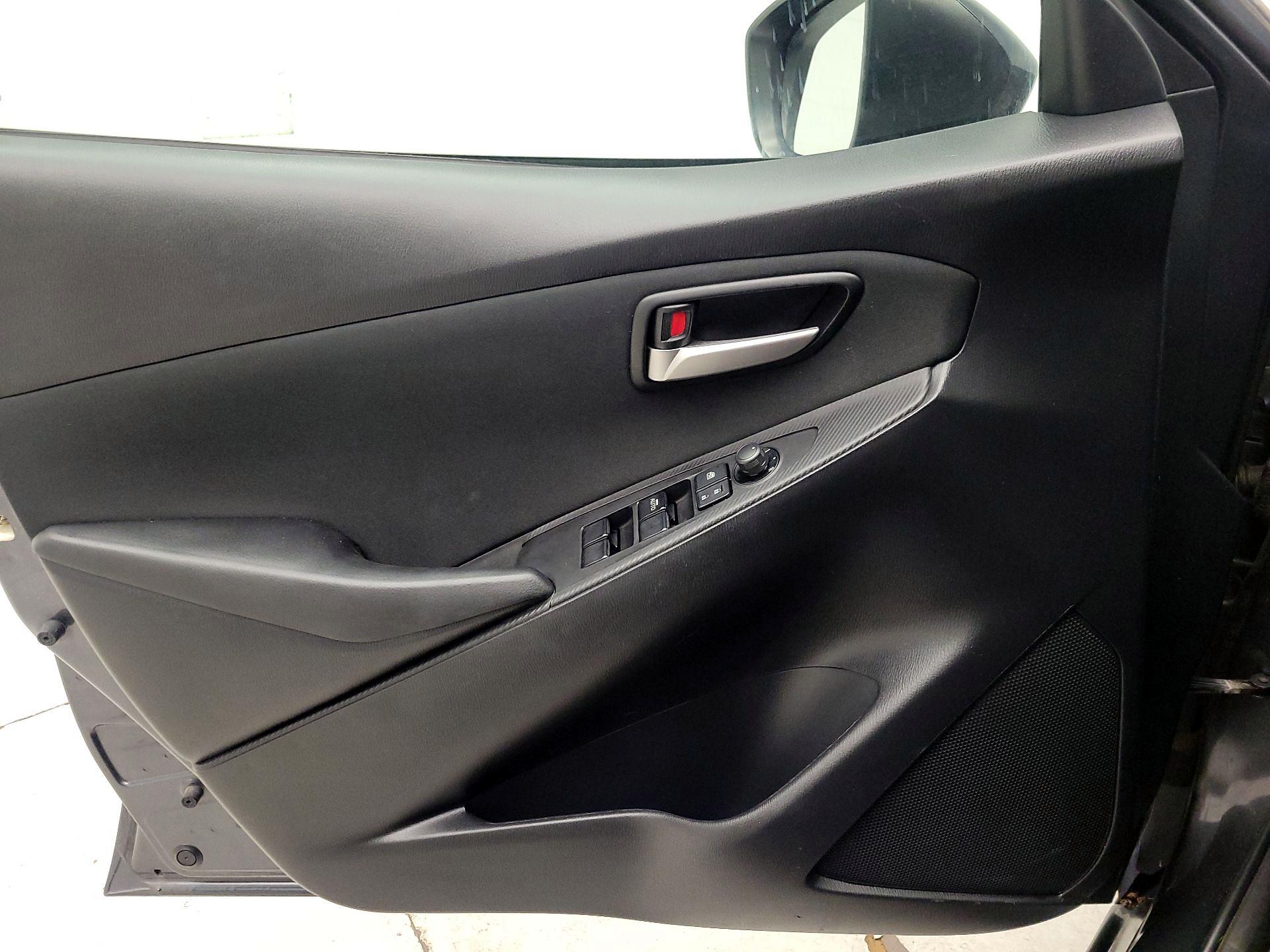 Thumbnail: 2019 Toyota Yaris - 12