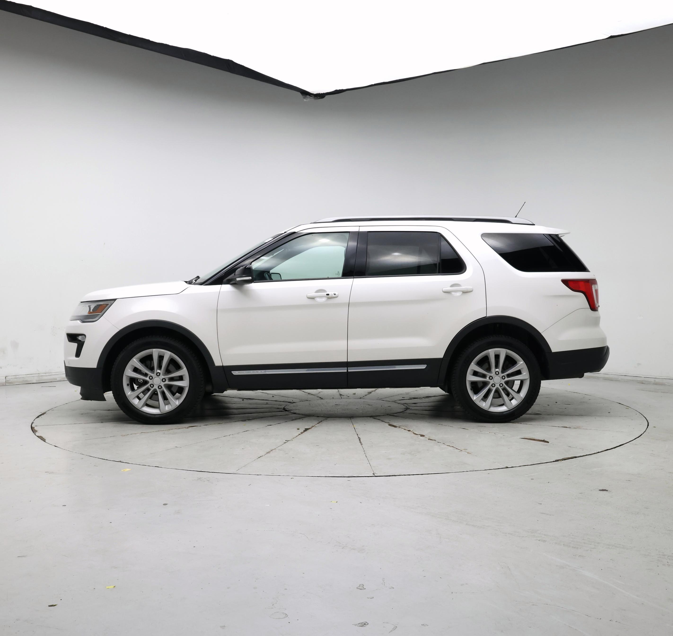 Thumbnail: 2018 Ford Explorer - 3