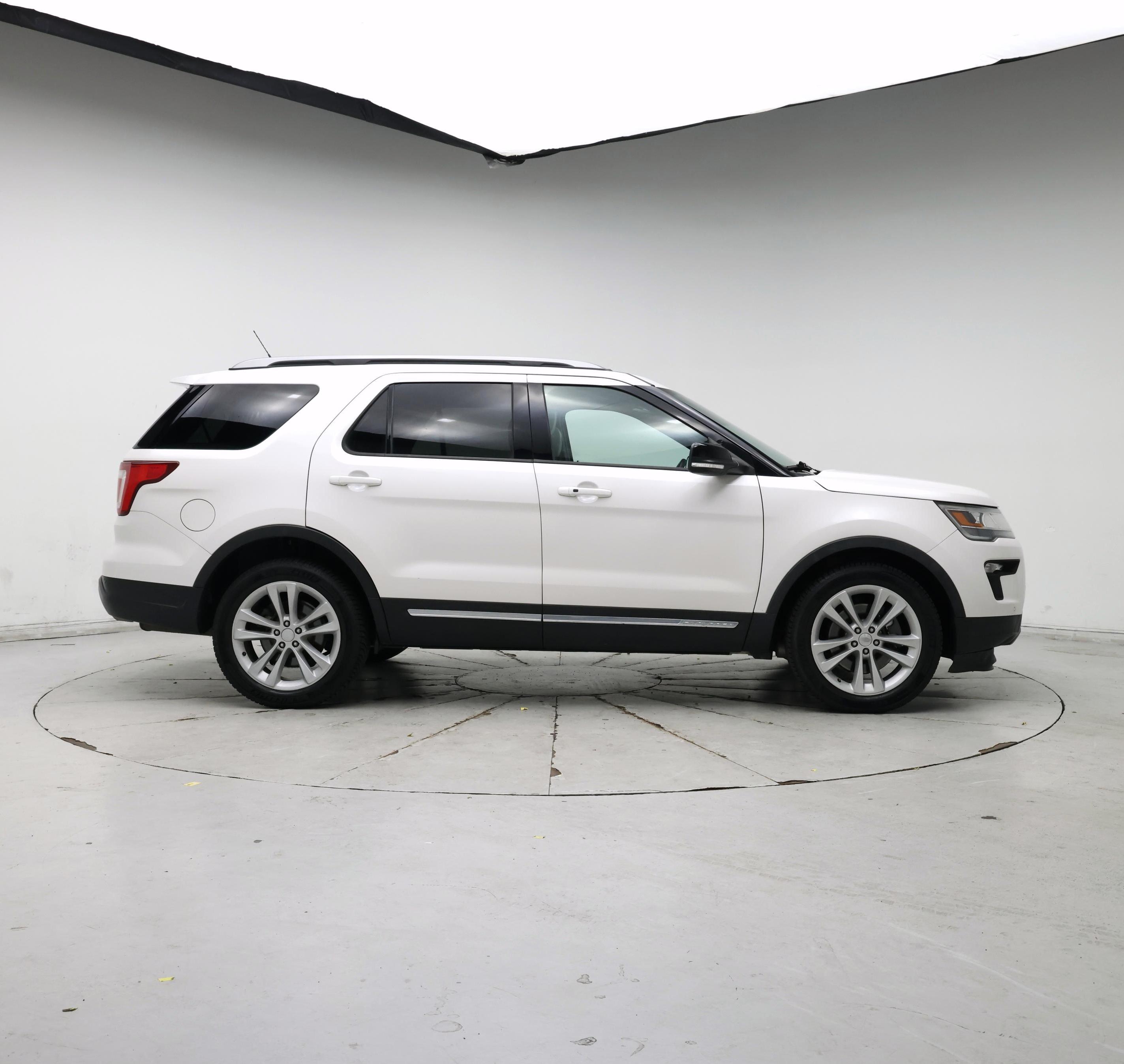 Thumbnail: 2018 Ford Explorer - 7