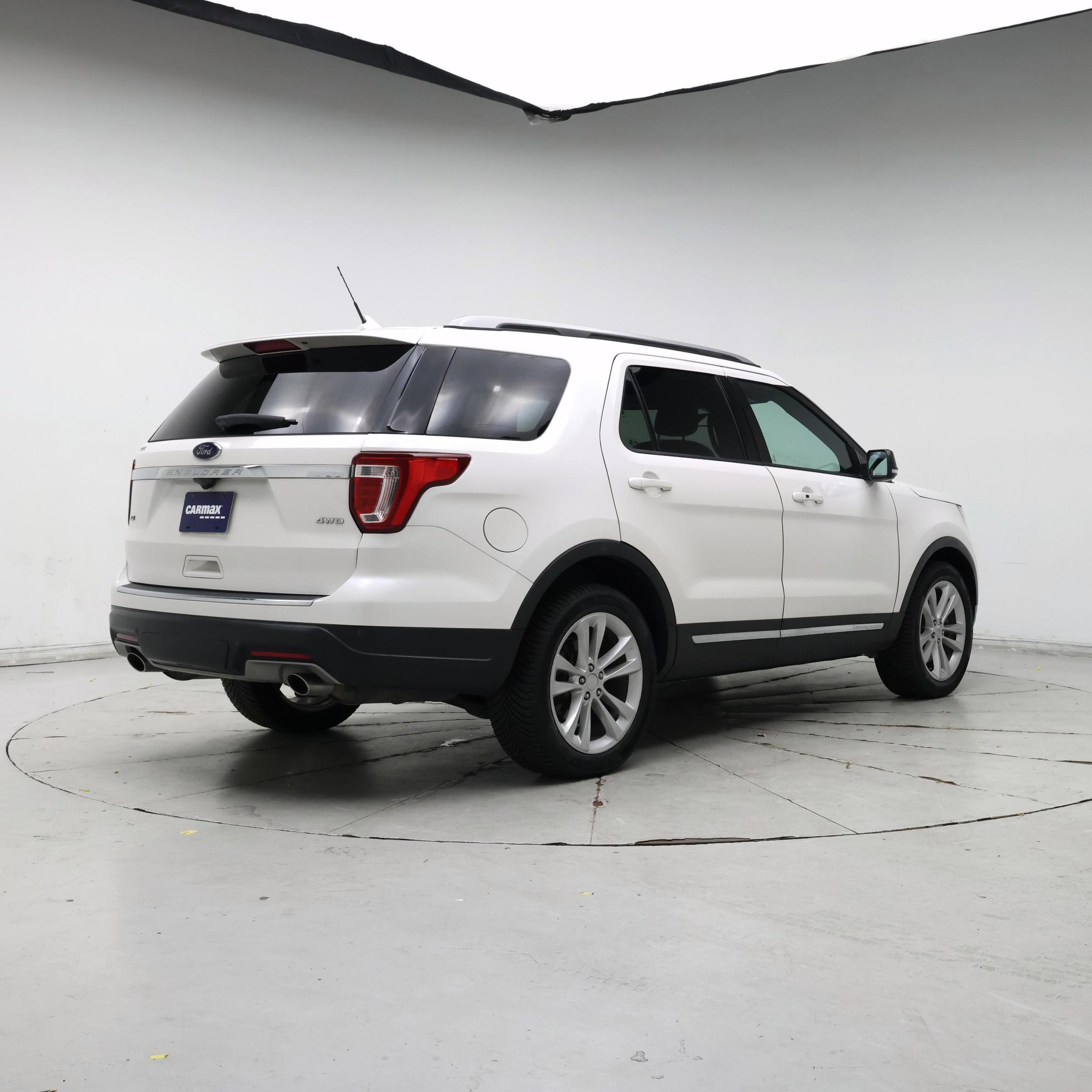 Thumbnail: 2018 Ford Explorer - 8