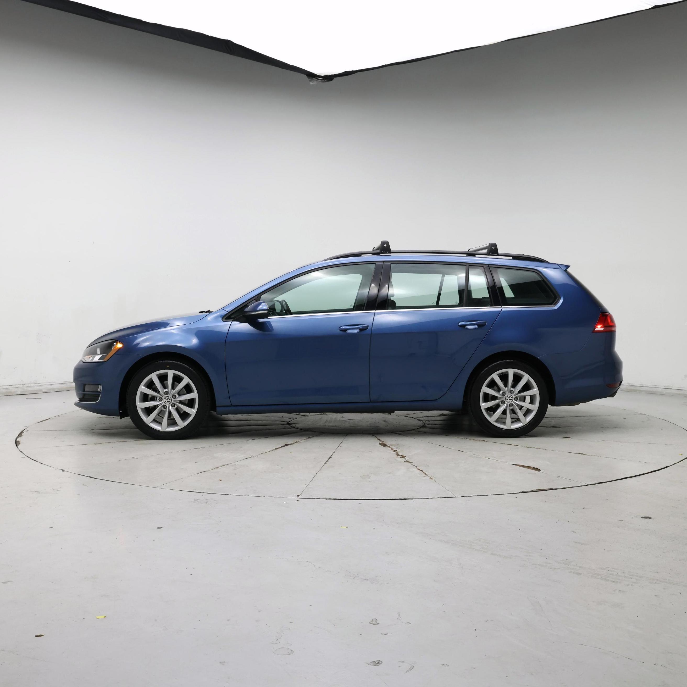 Thumbnail: 2017 Volkswagen Golf - 3