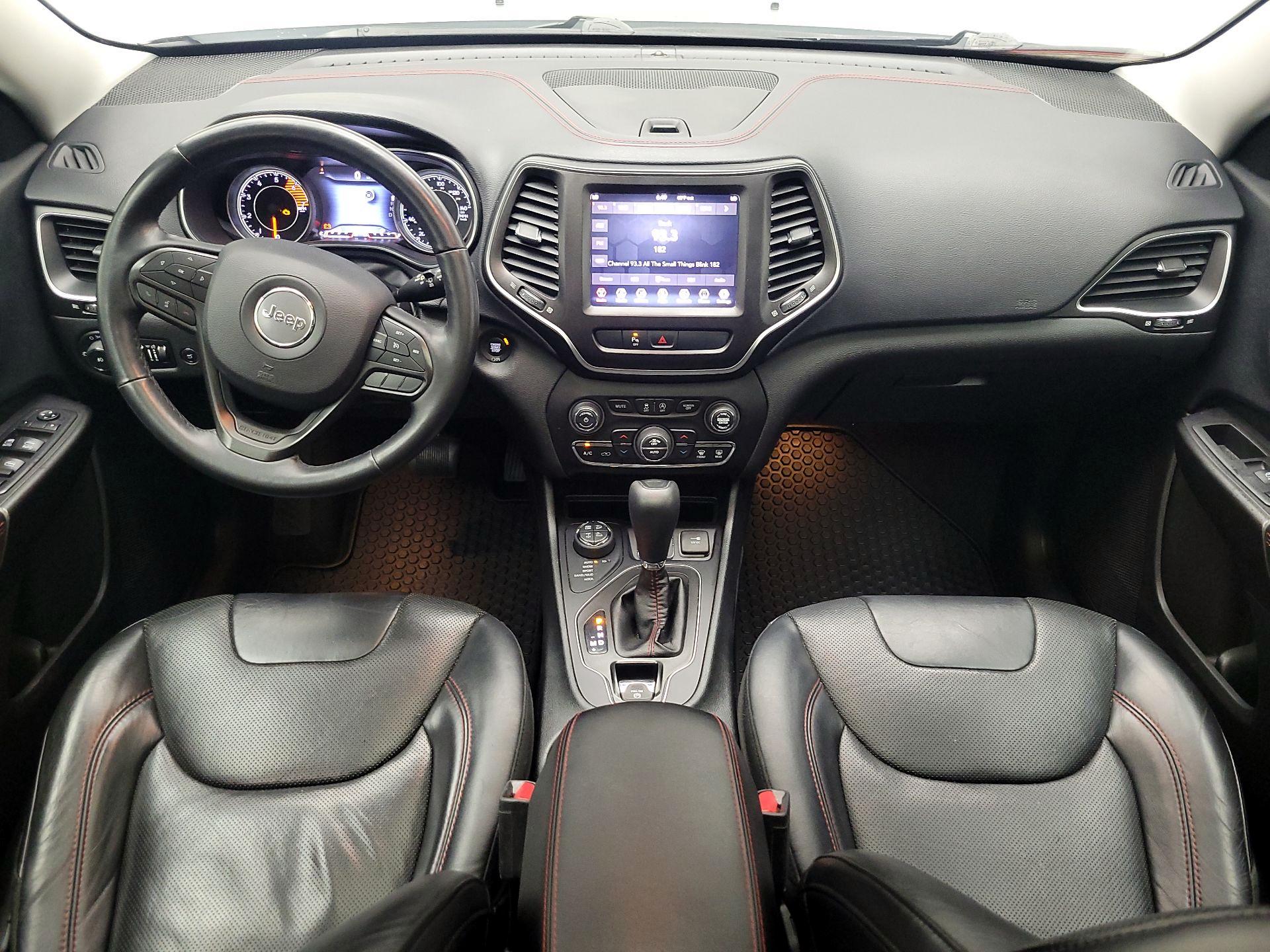 Thumbnail: 2019 Jeep Cherokee - 9