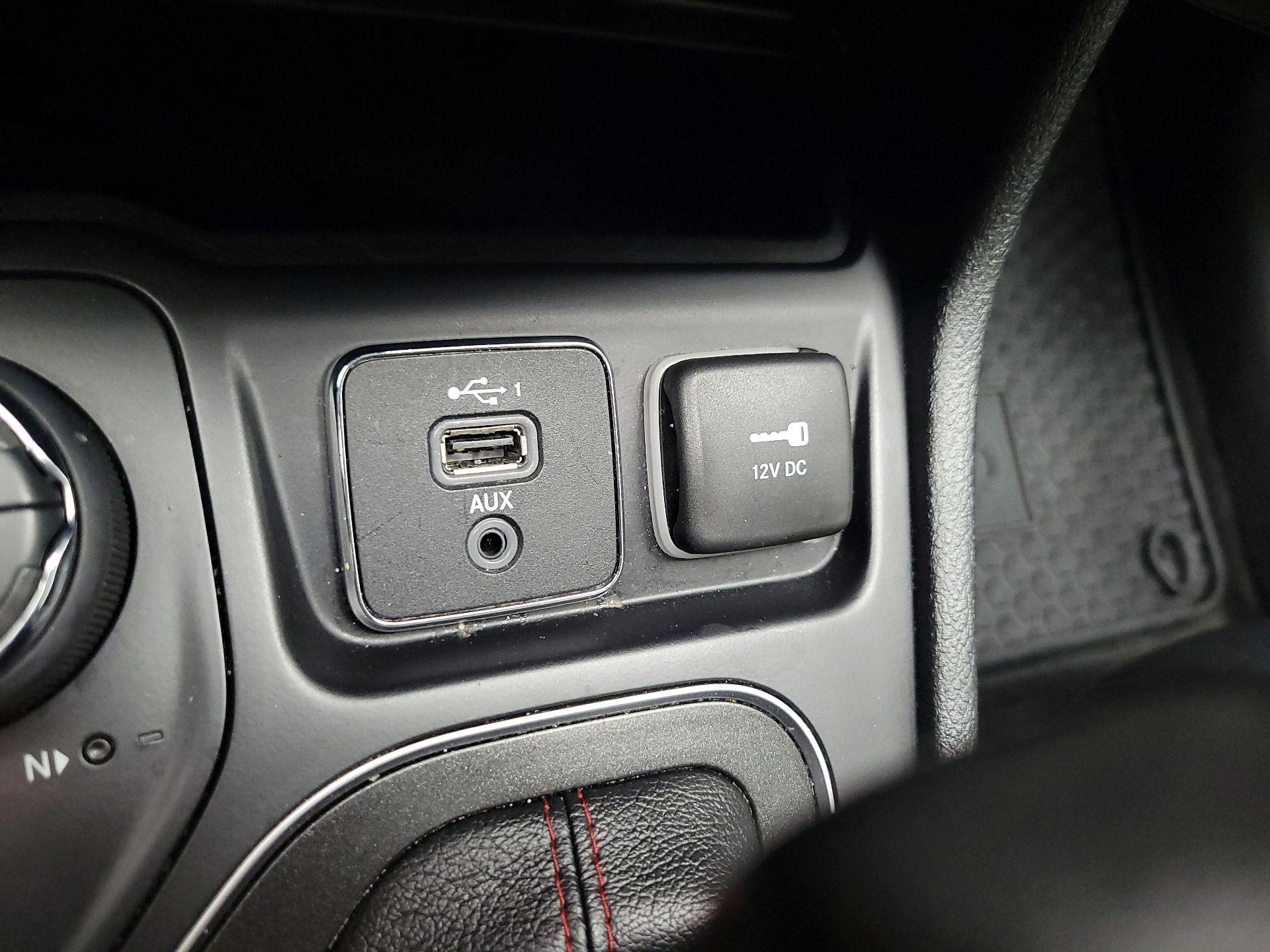 Thumbnail: 2019 Jeep Cherokee - 18