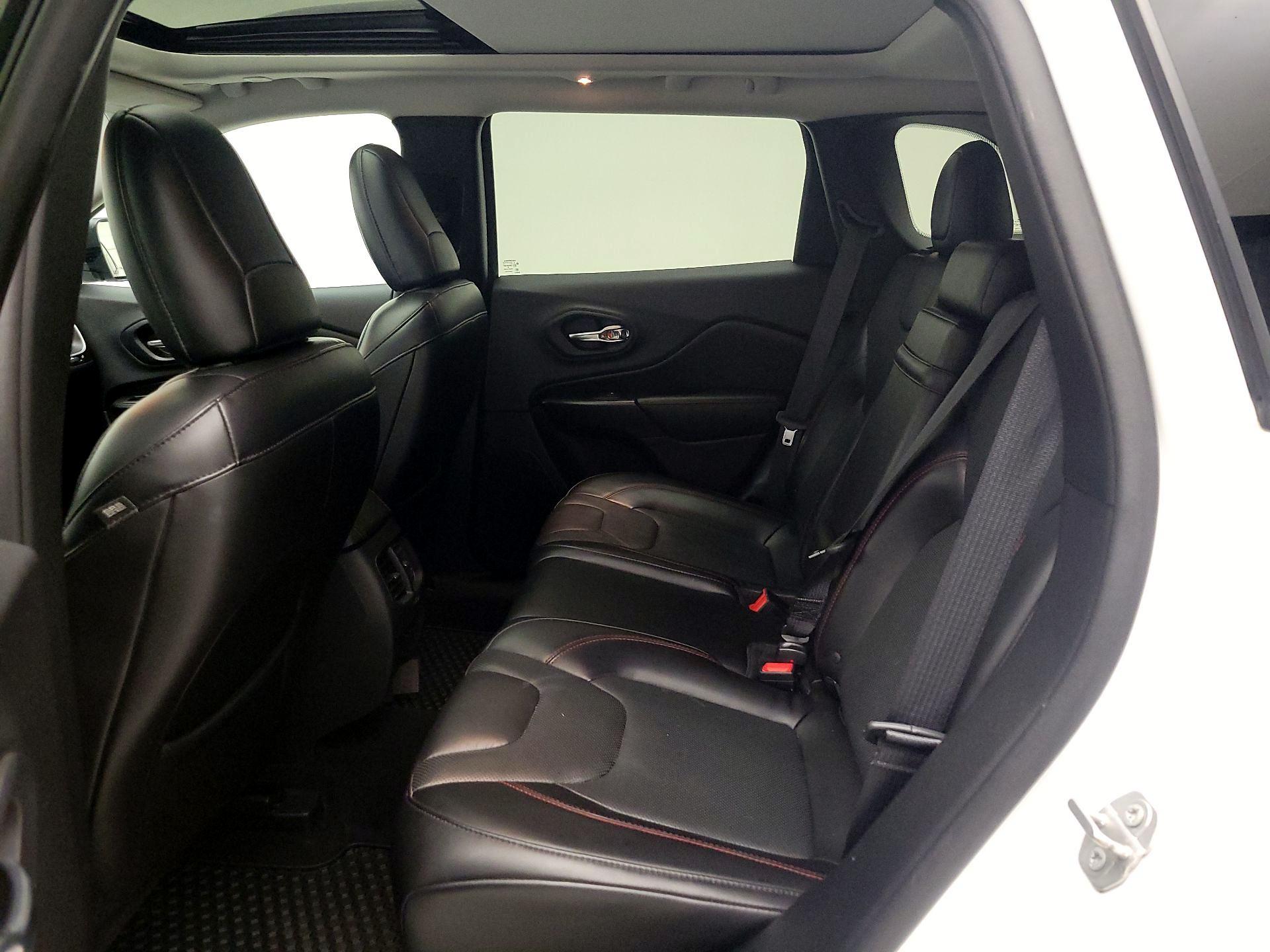 Thumbnail: 2019 Jeep Cherokee - 20