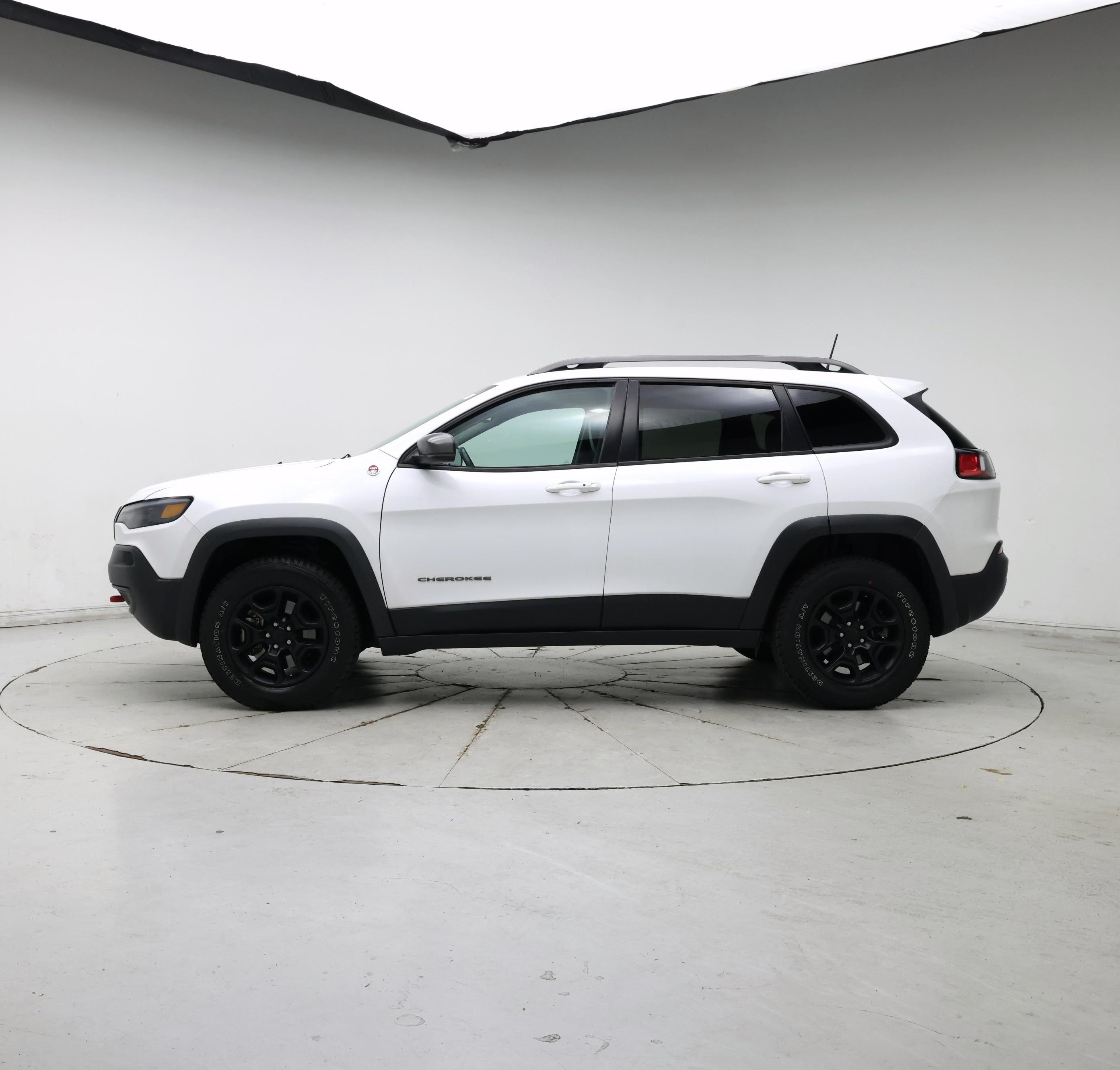 Thumbnail: 2019 Jeep Cherokee - 3