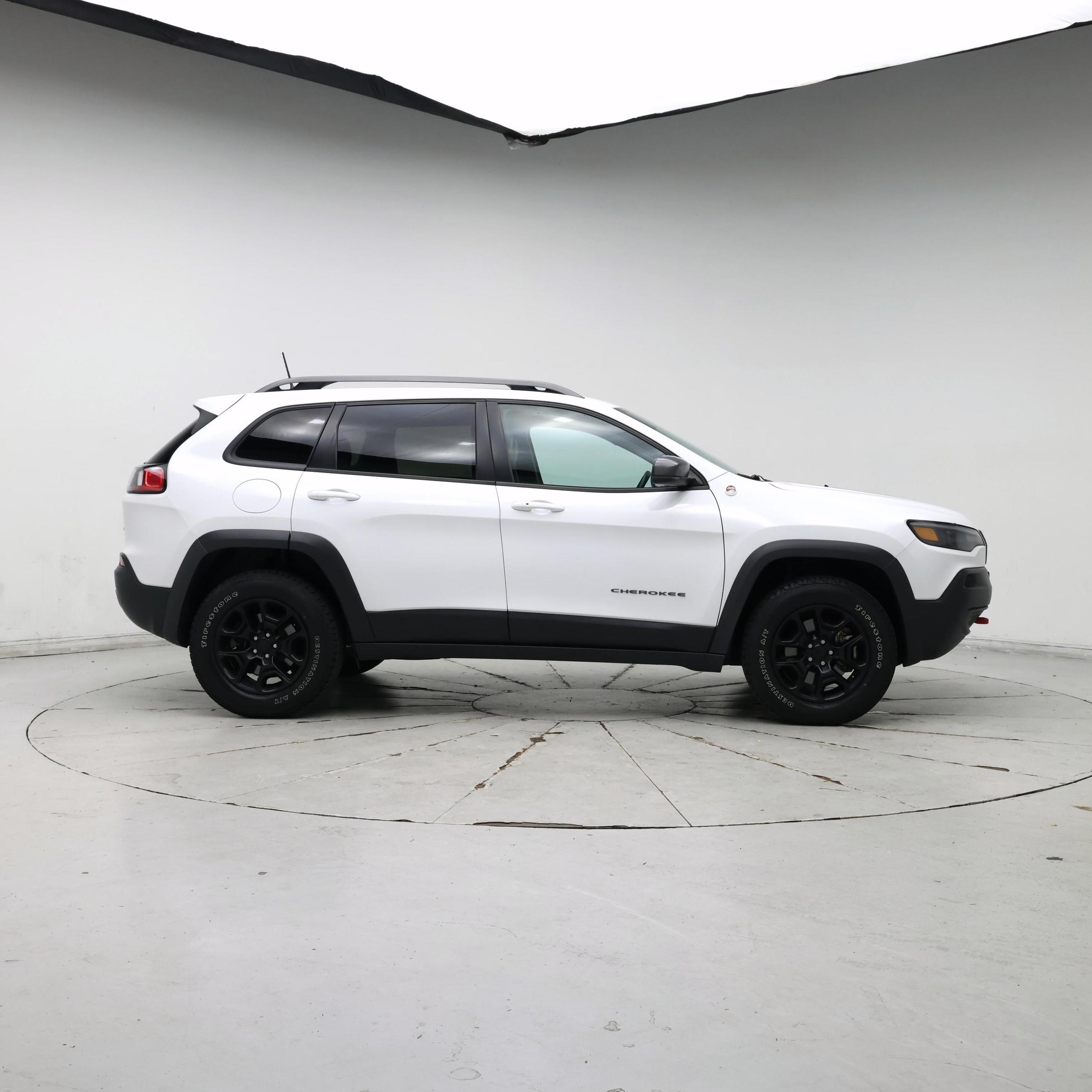 Thumbnail: 2019 Jeep Cherokee - 7