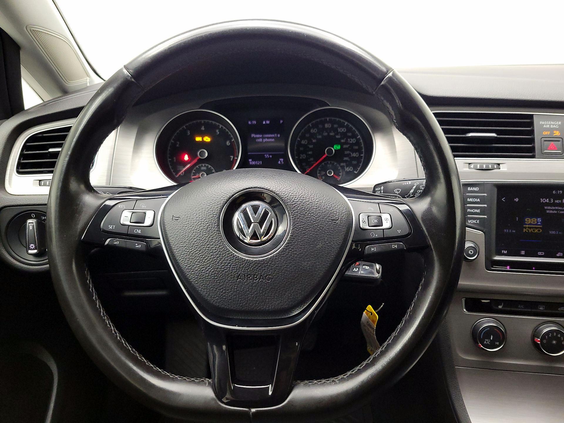 Thumbnail: 2017 Volkswagen Golf - 10
