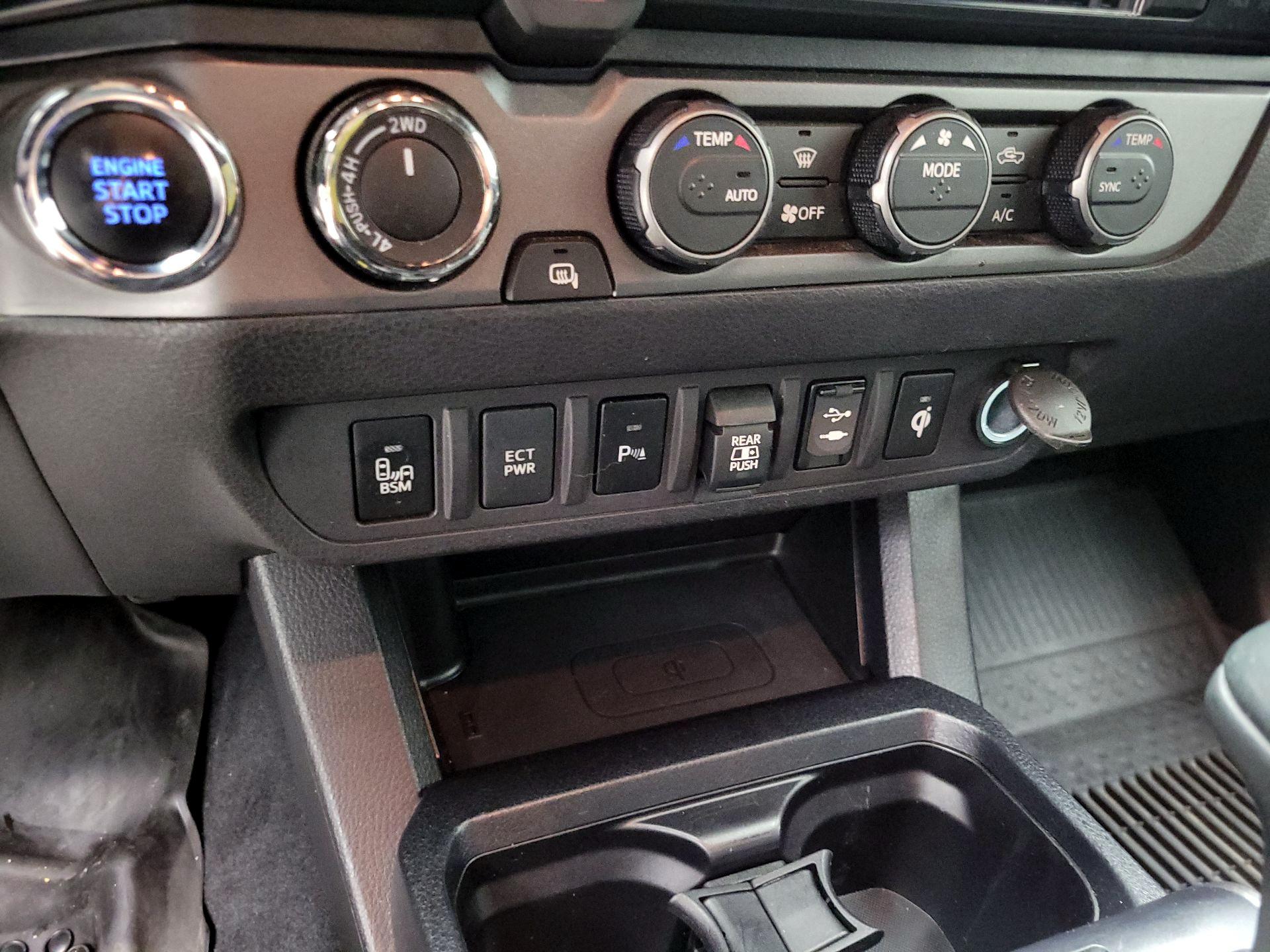 Thumbnail: 2019 Toyota Tacoma - 18