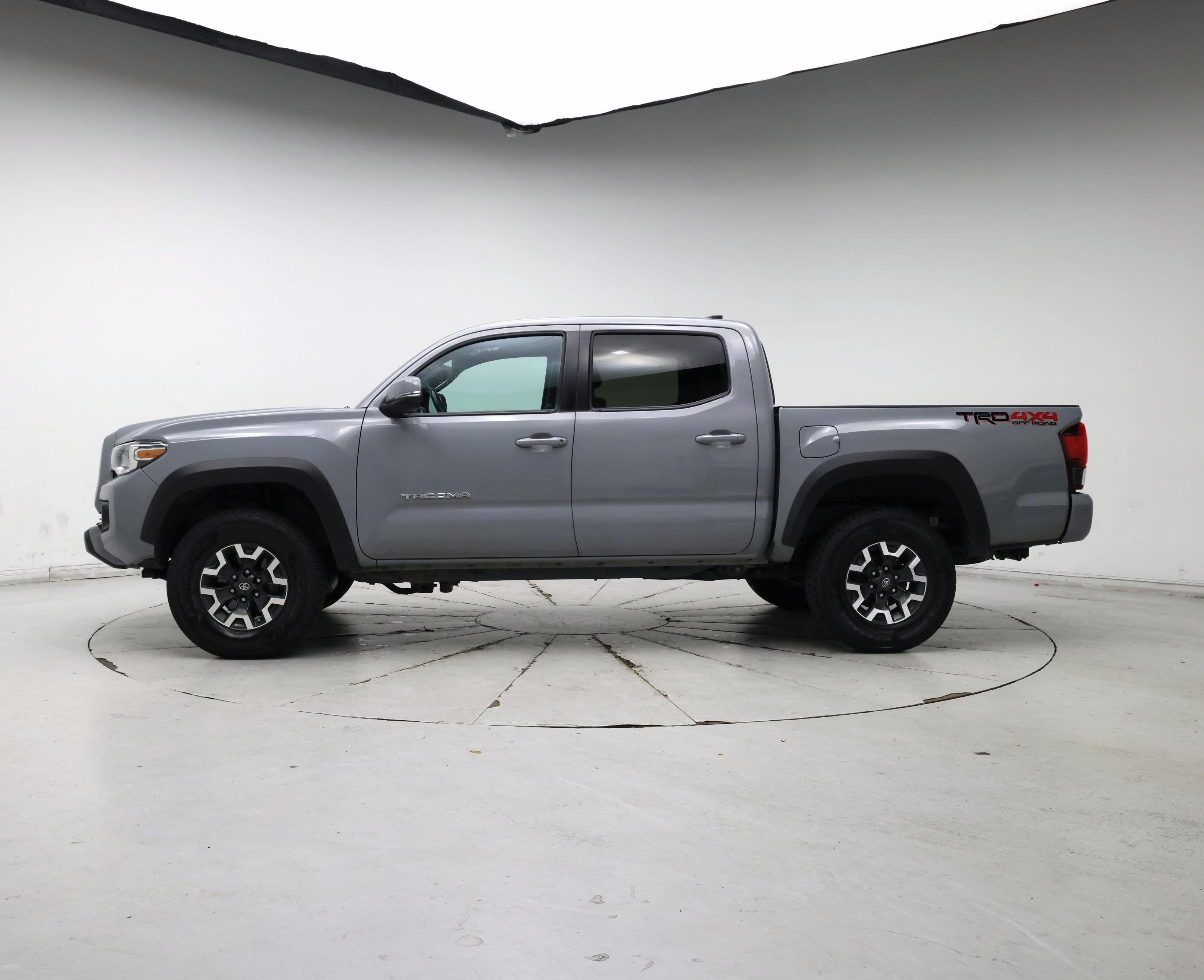Thumbnail: 2019 Toyota Tacoma - 3
