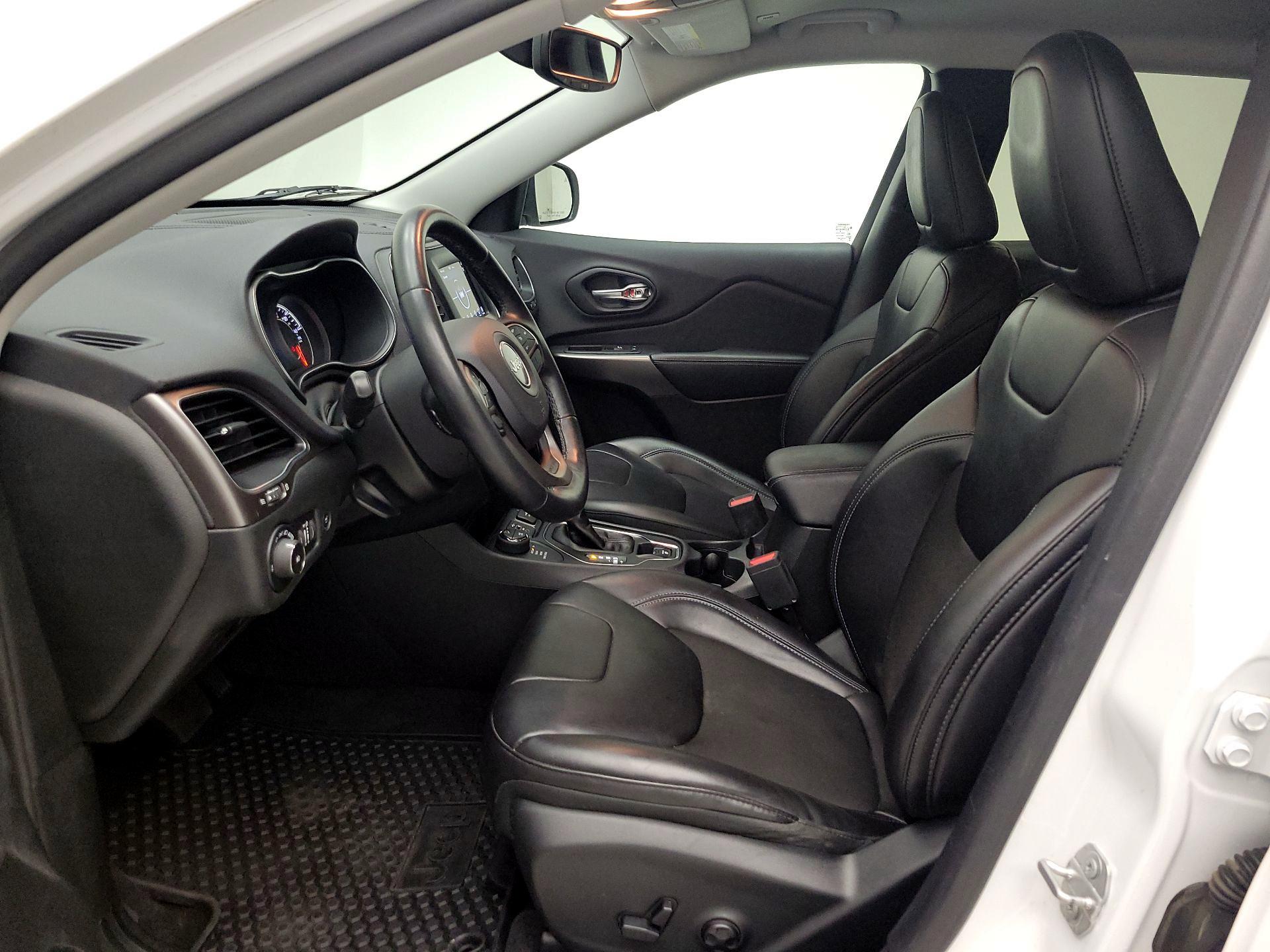 Thumbnail: 2019 Jeep Cherokee - 11