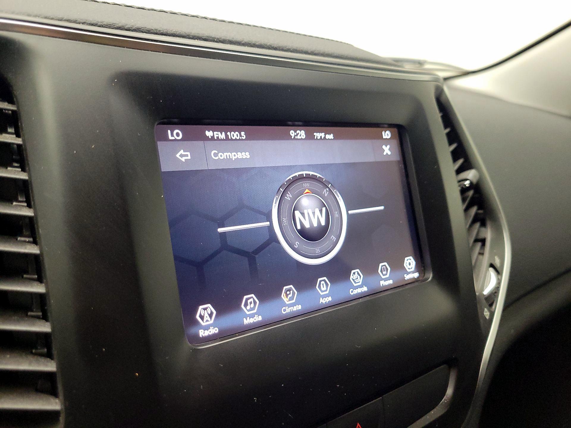 Thumbnail: 2019 Jeep Cherokee - 14