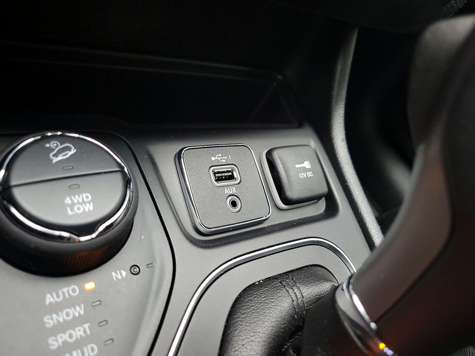 Thumbnail: 2019 Jeep Cherokee - 19