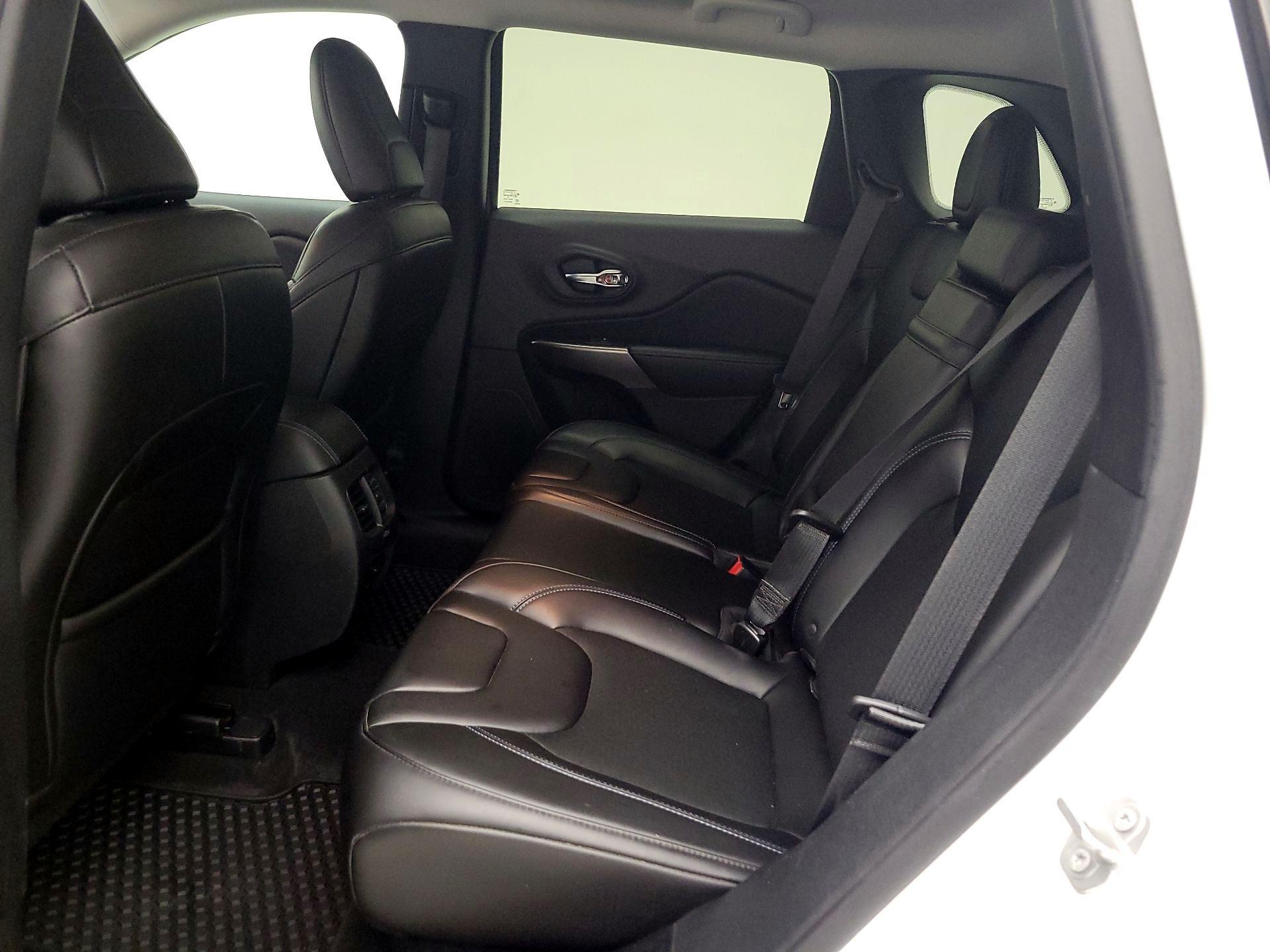 Thumbnail: 2019 Jeep Cherokee - 20