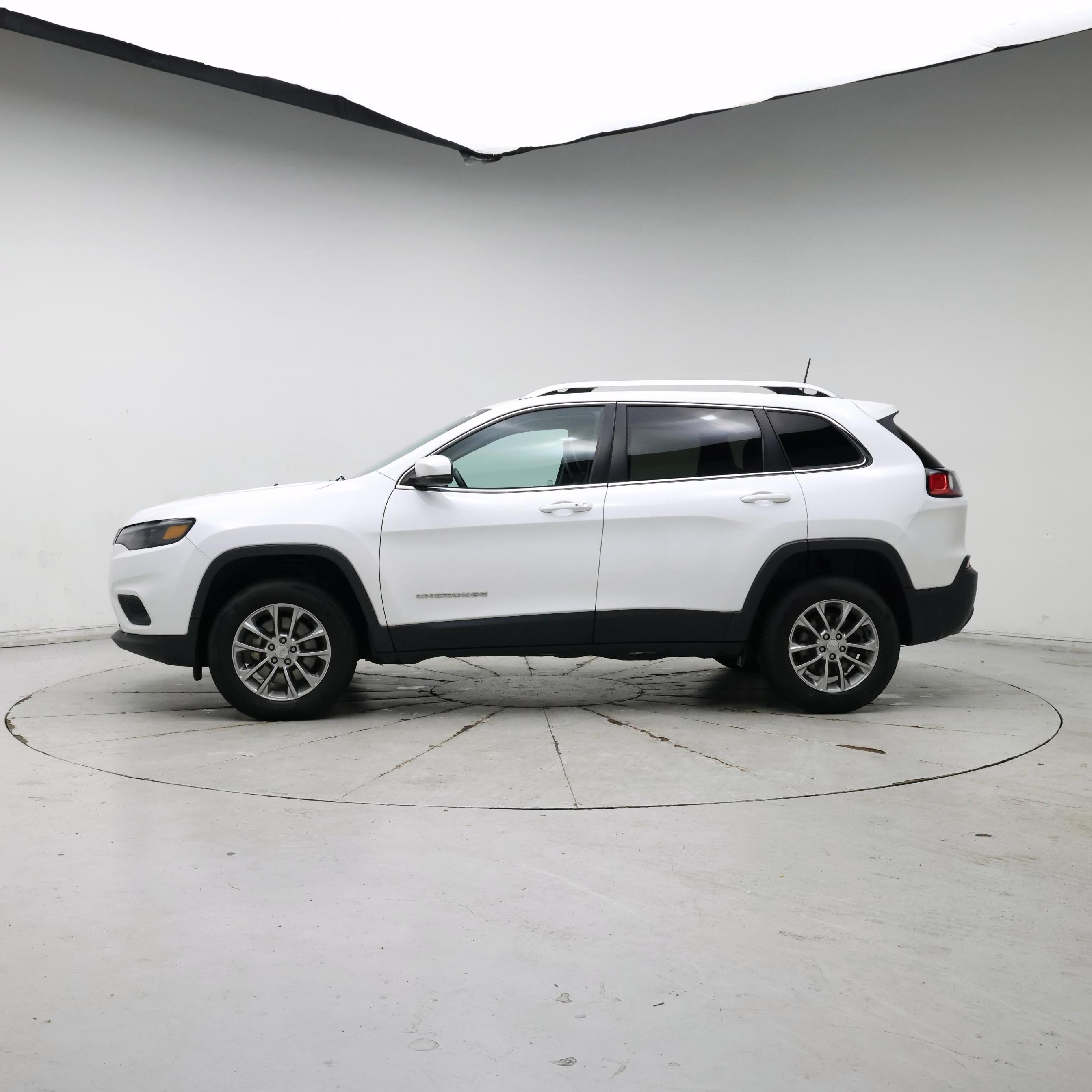 Thumbnail: 2019 Jeep Cherokee - 3