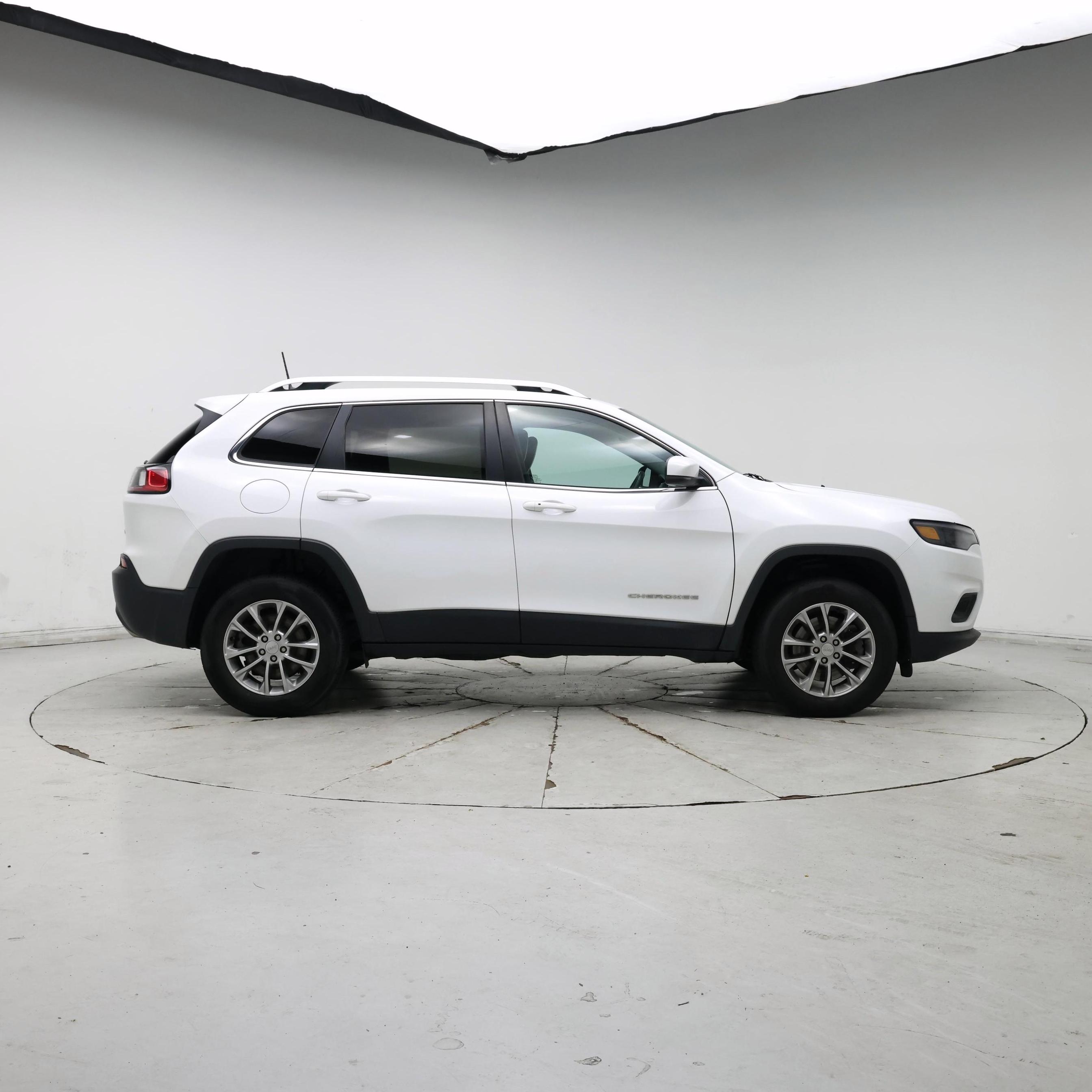 Thumbnail: 2019 Jeep Cherokee - 7