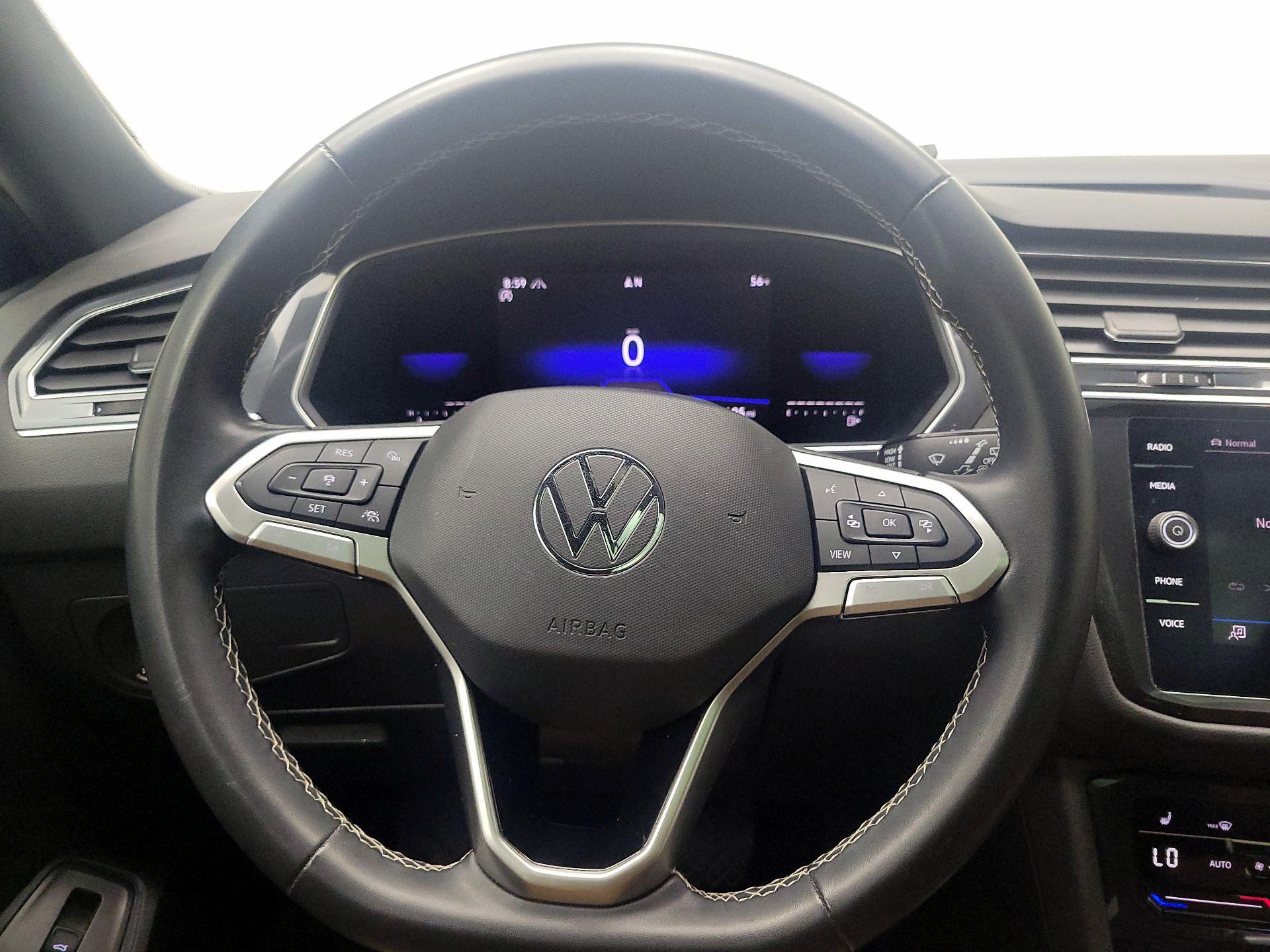 Thumbnail: 2022 Volkswagen Tiguan - 10