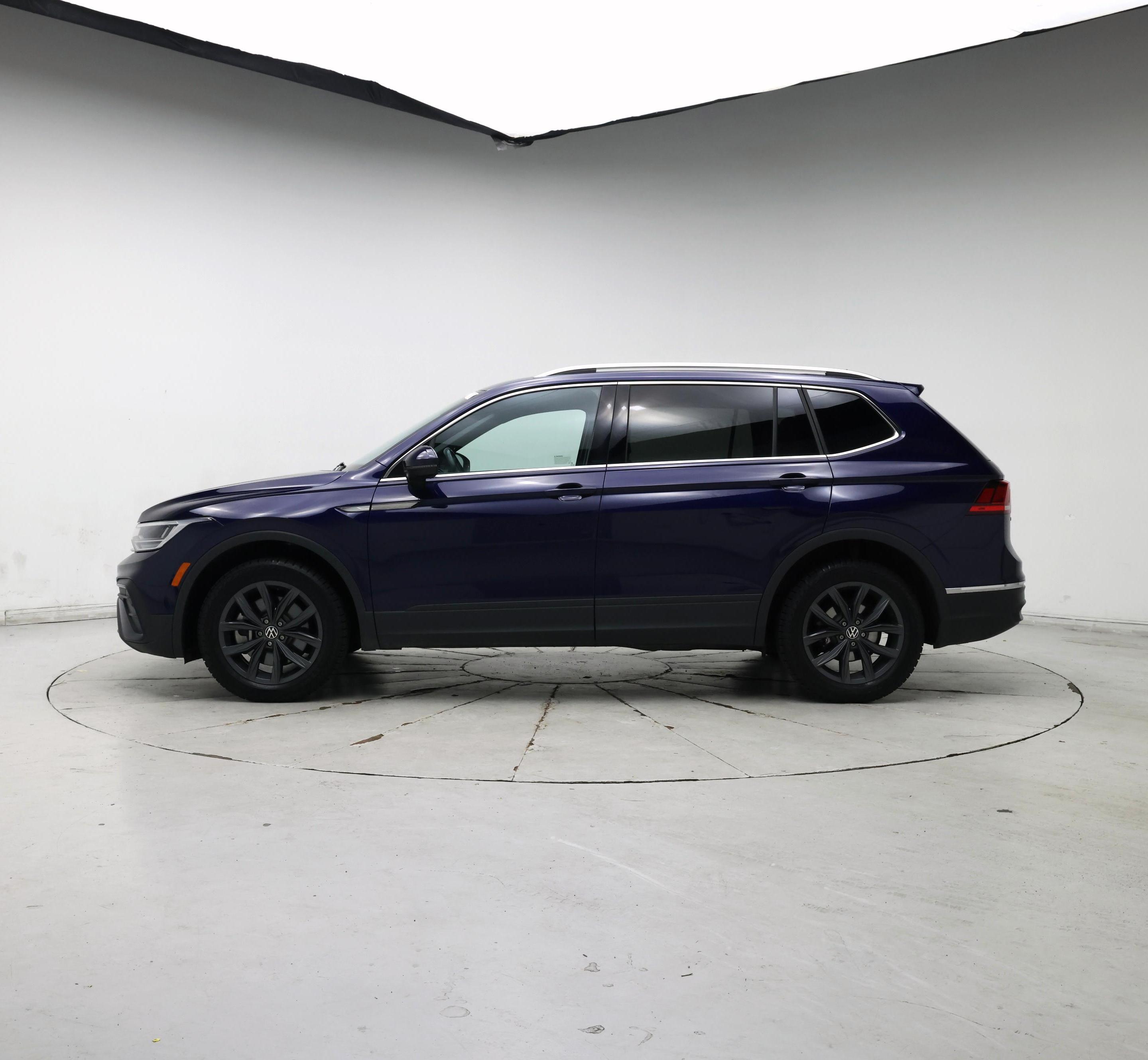Thumbnail: 2022 Volkswagen Tiguan - 3
