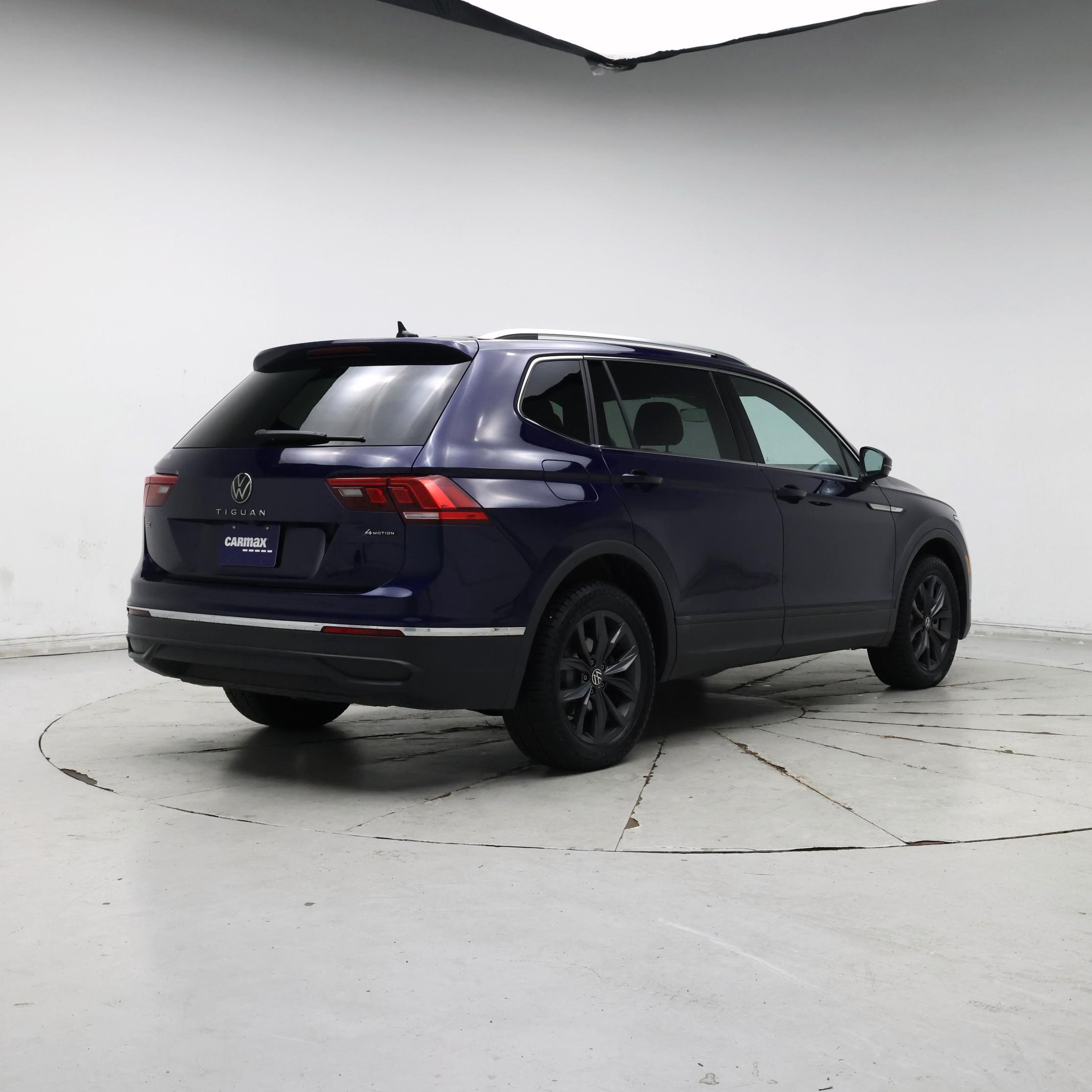 Thumbnail: 2022 Volkswagen Tiguan - 8