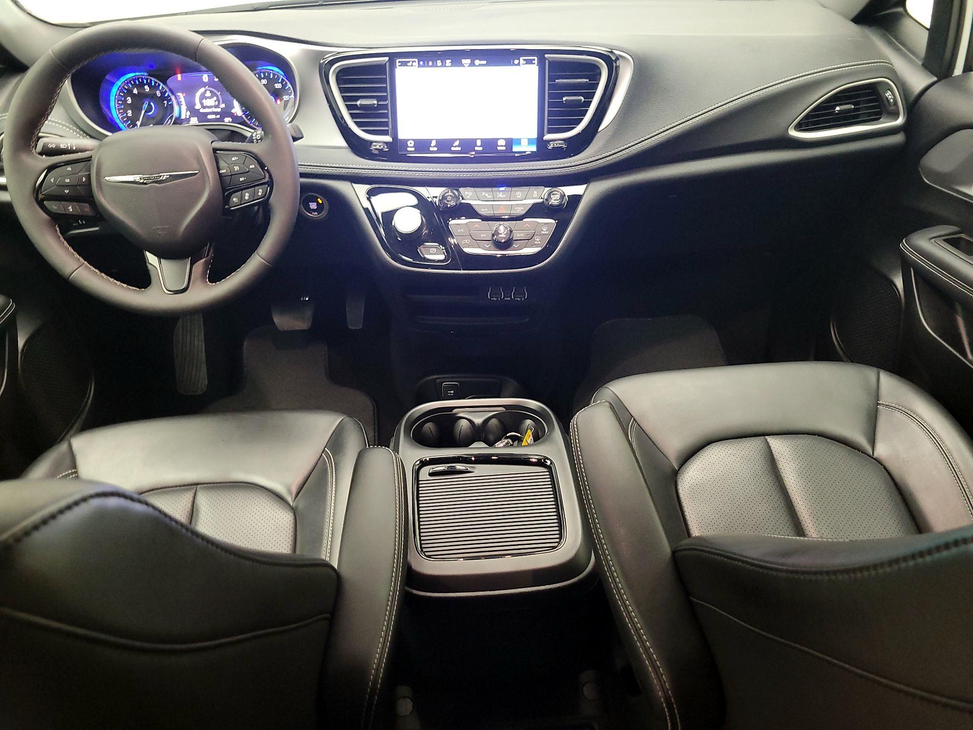 Thumbnail: 2023 Chrysler Pacifica - 9