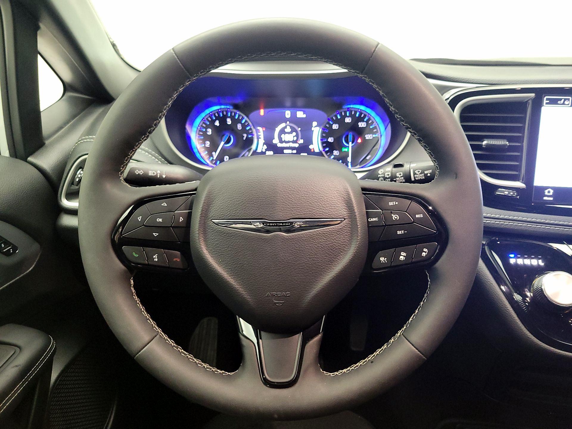Thumbnail: 2023 Chrysler Pacifica - 10