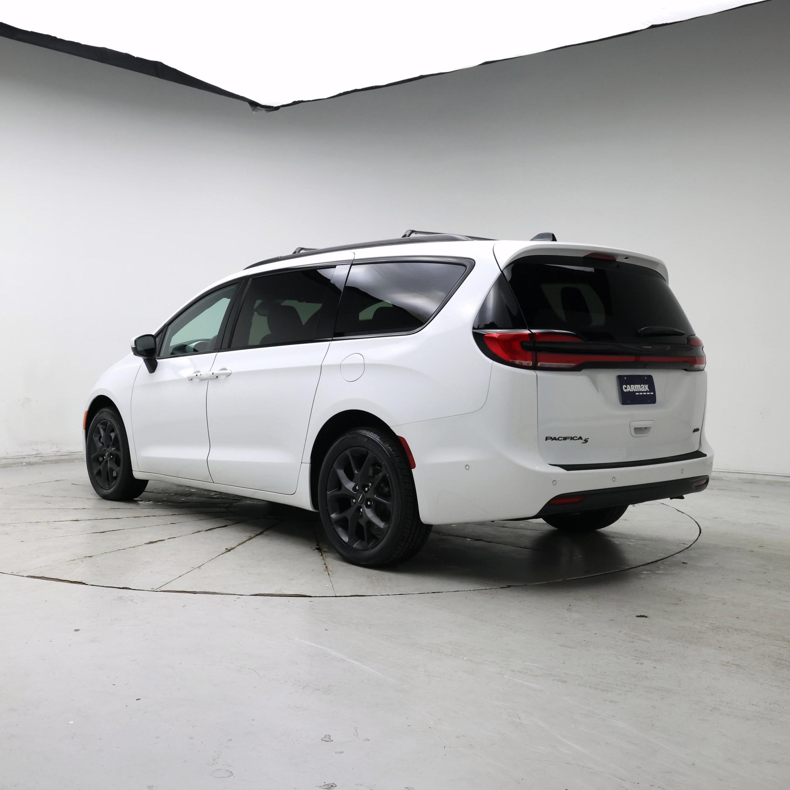 Thumbnail: 2023 Chrysler Pacifica - 2