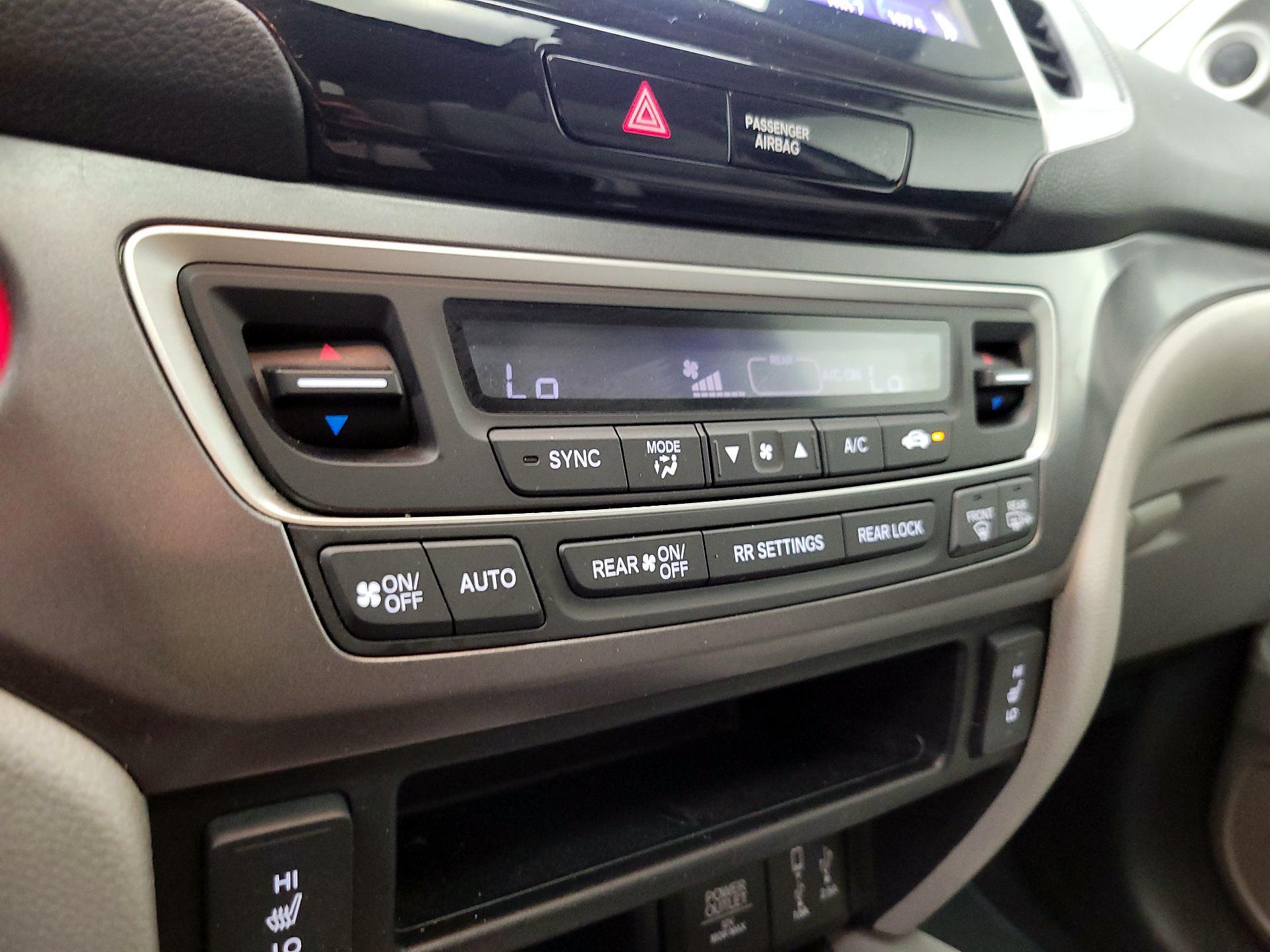 Thumbnail: 2018 Honda Pilot - 16