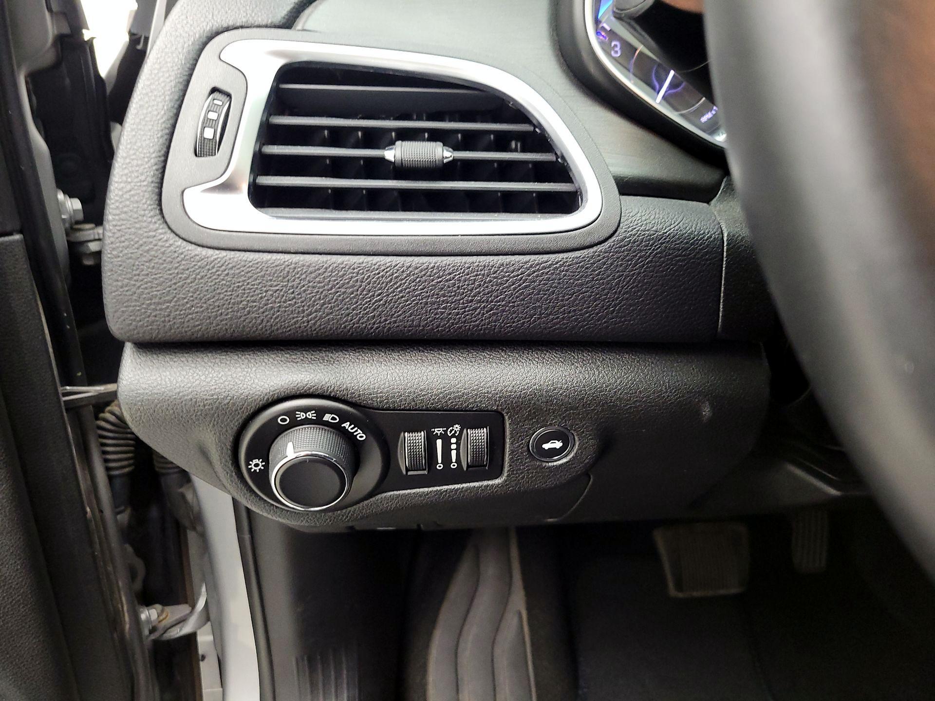 Thumbnail: 2015 Chrysler 200 - 13