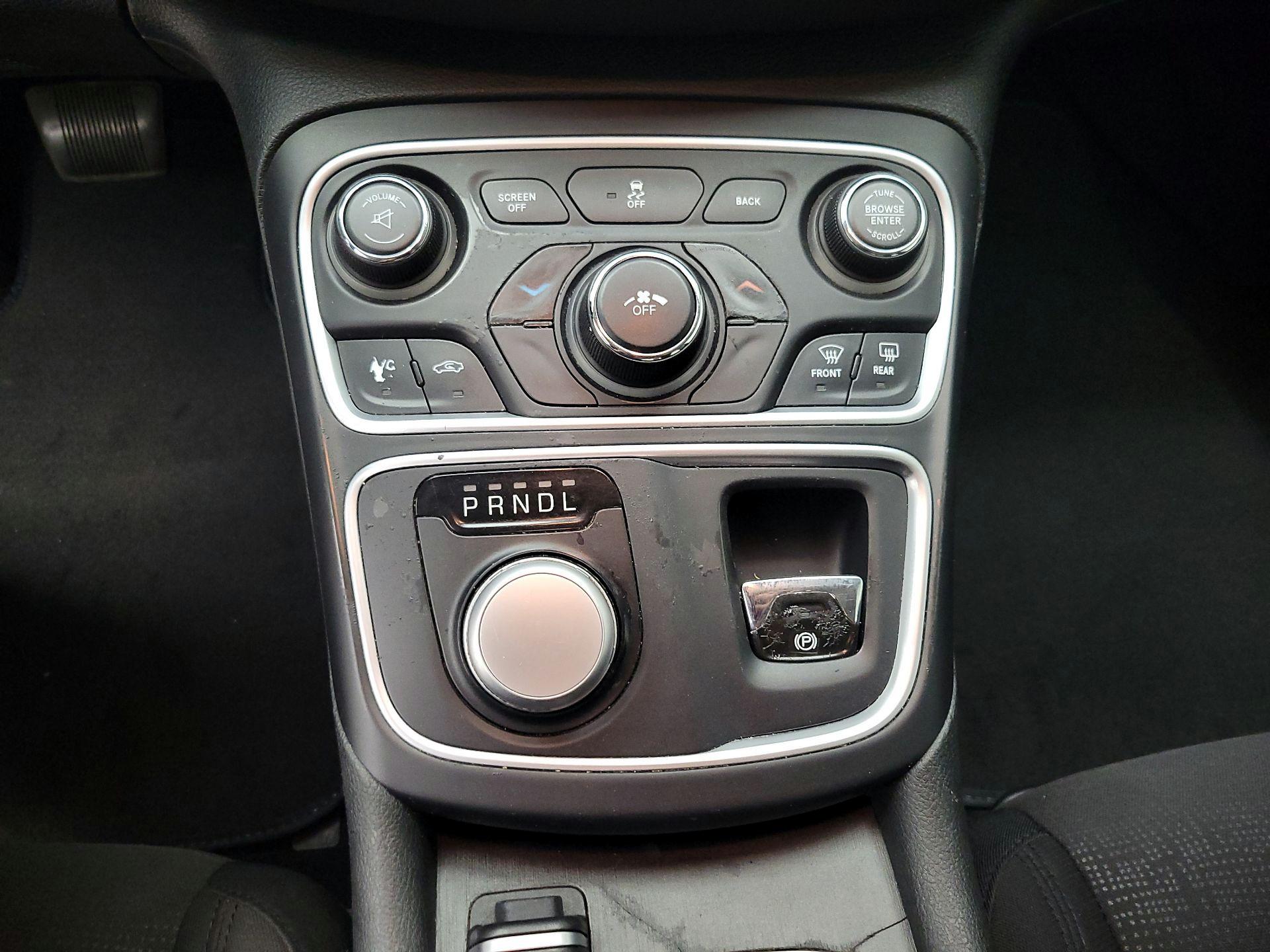 Thumbnail: 2015 Chrysler 200 - 18