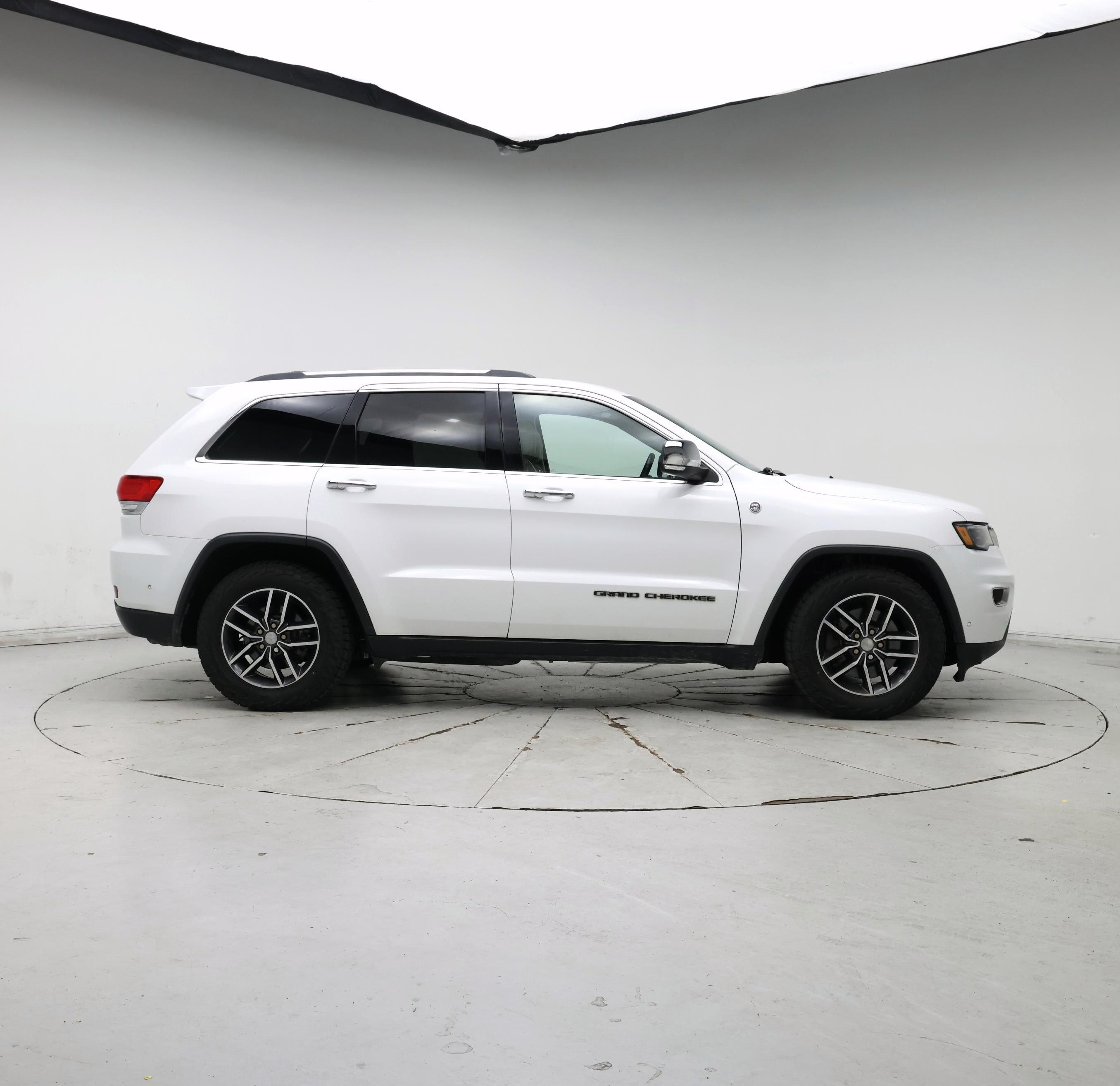 Thumbnail: 2018 Jeep Grand Cherokee - 7