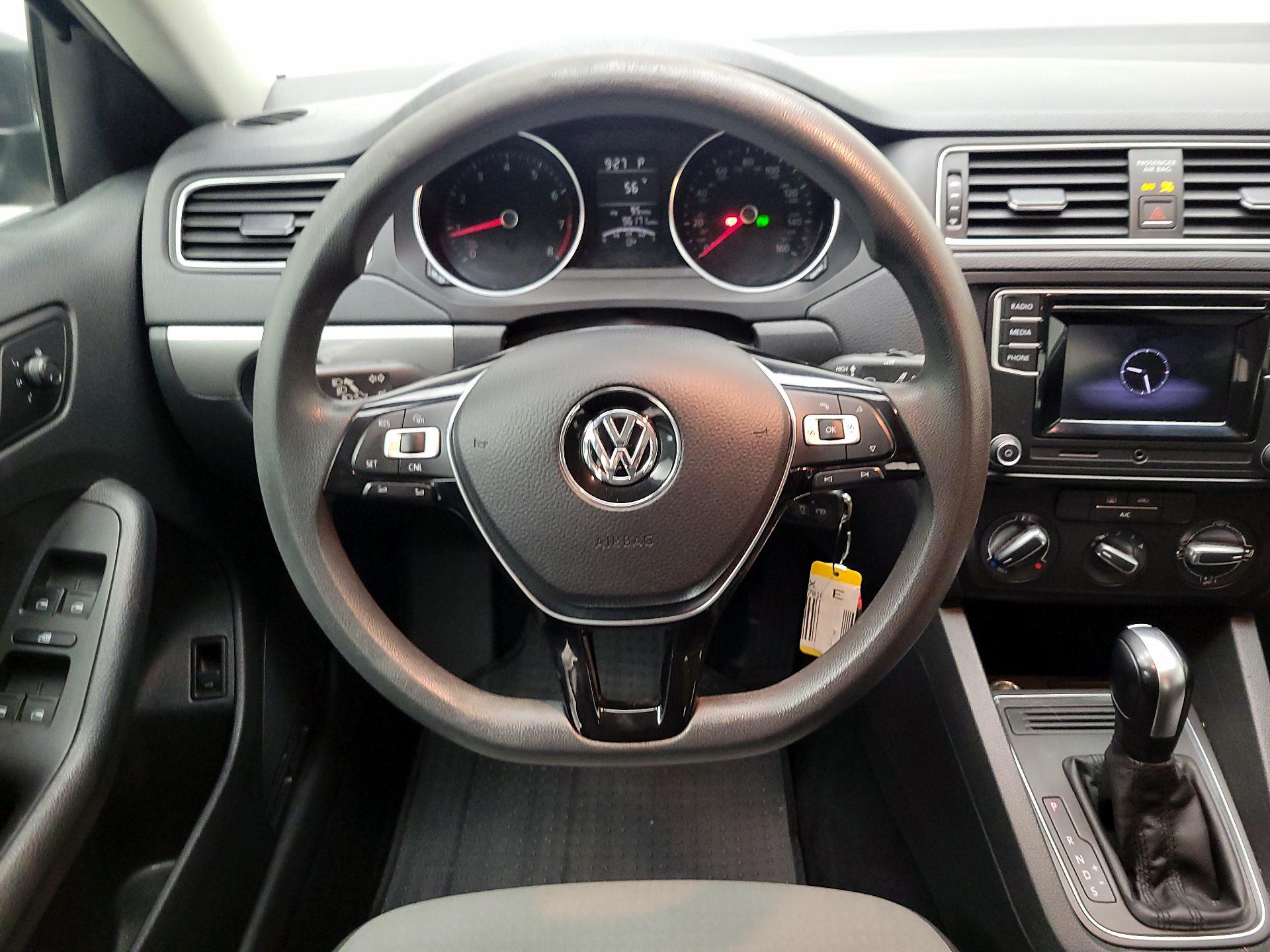 Thumbnail: 2017 Volkswagen Jetta - 10